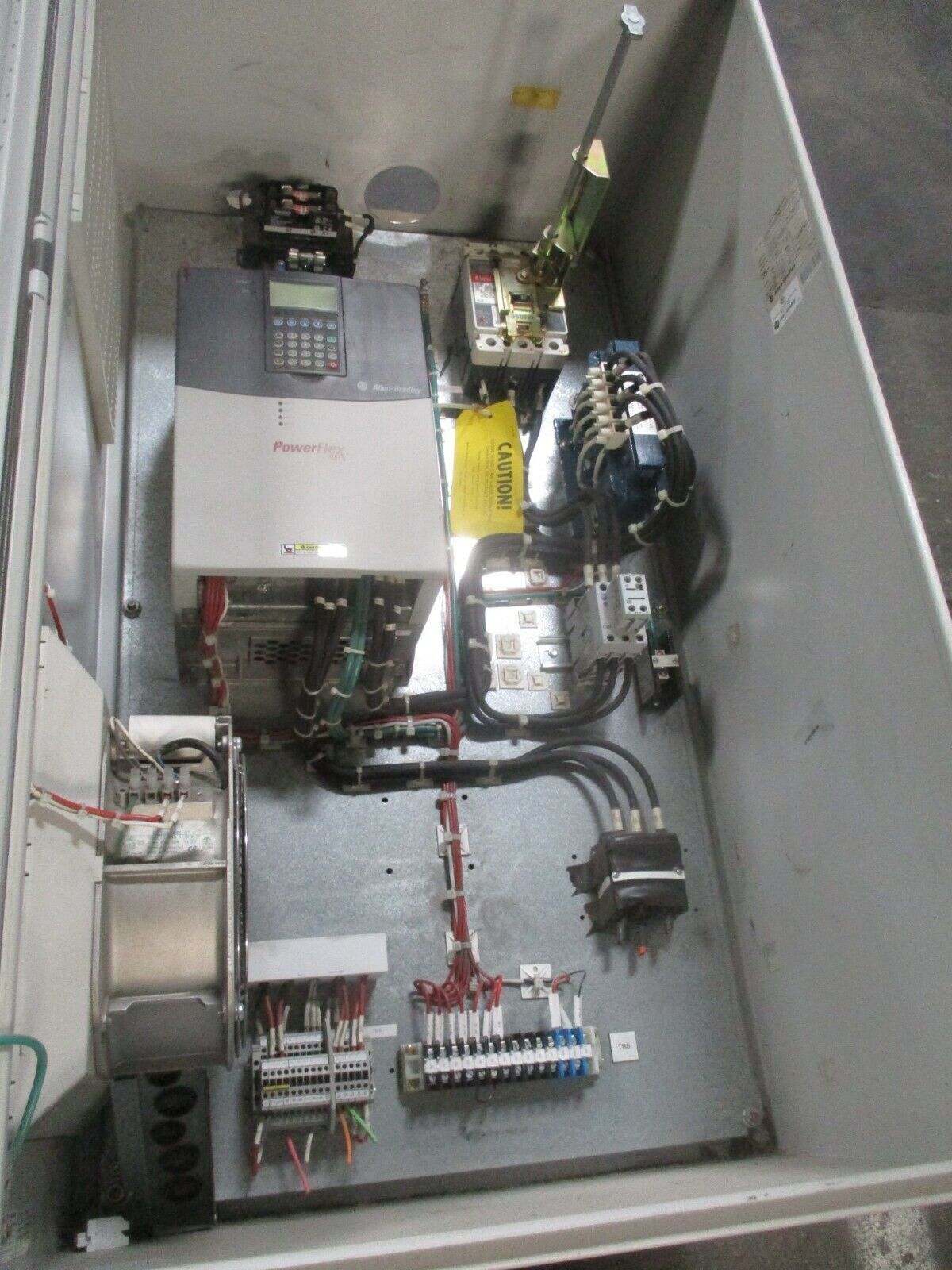 Allen-Bradley PowerFlex 700 AC Drive w/ Nema 12 Enclosure 15HP 460V 3Ph Used