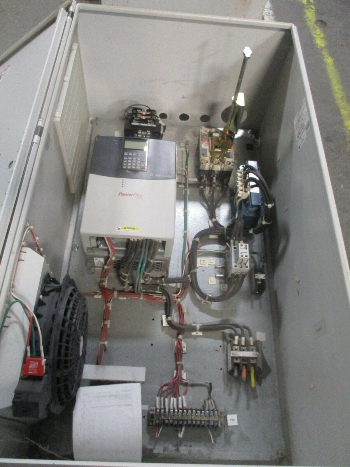 Allen-Bradley PowerFlex 700 AC Drive w/ Nema 12 Enclosure 20HP 460V 3Ph Used
