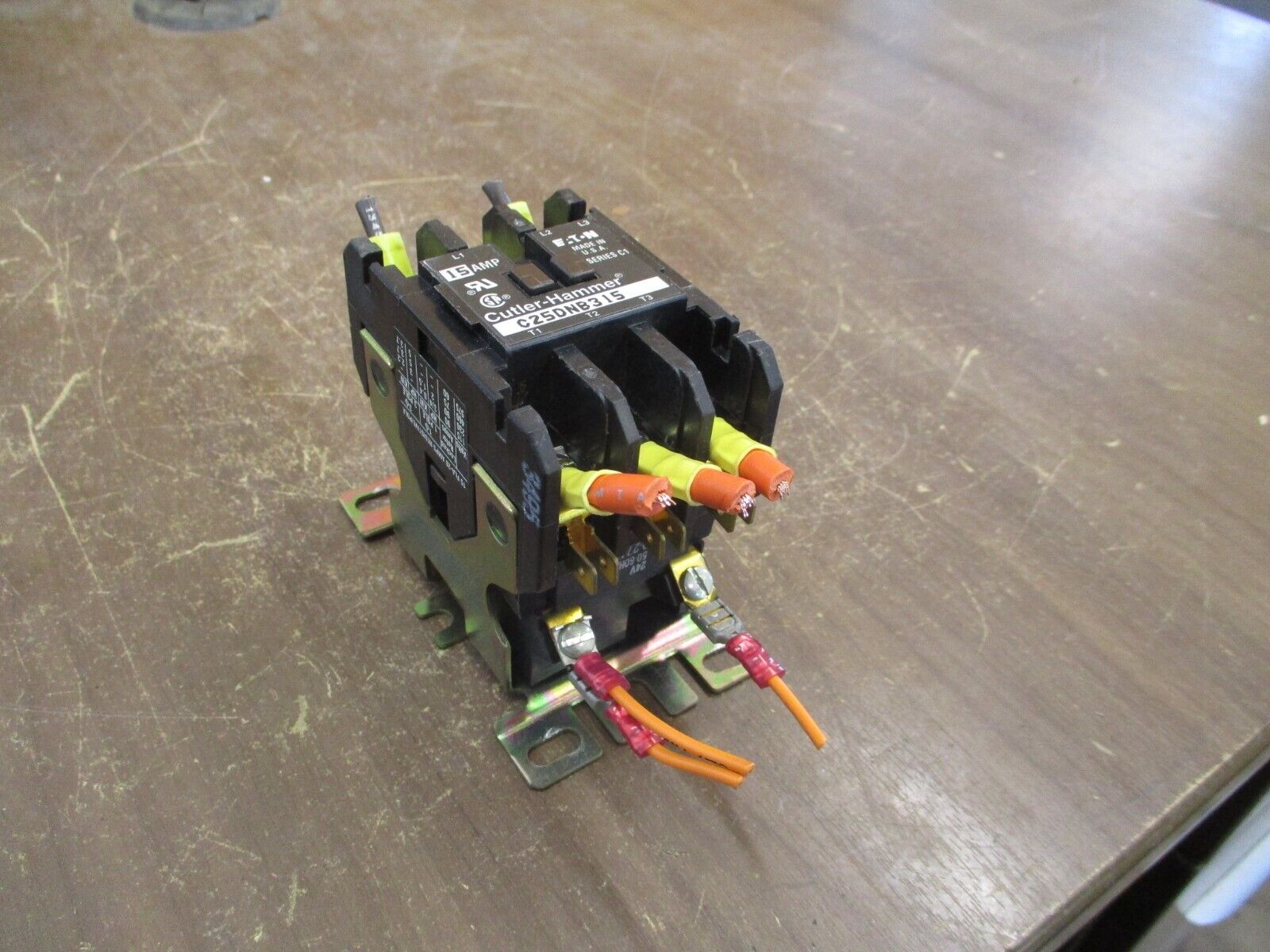 Cutler-Hammer Contactor C25DNB315 24V Coil 15A 575V Used