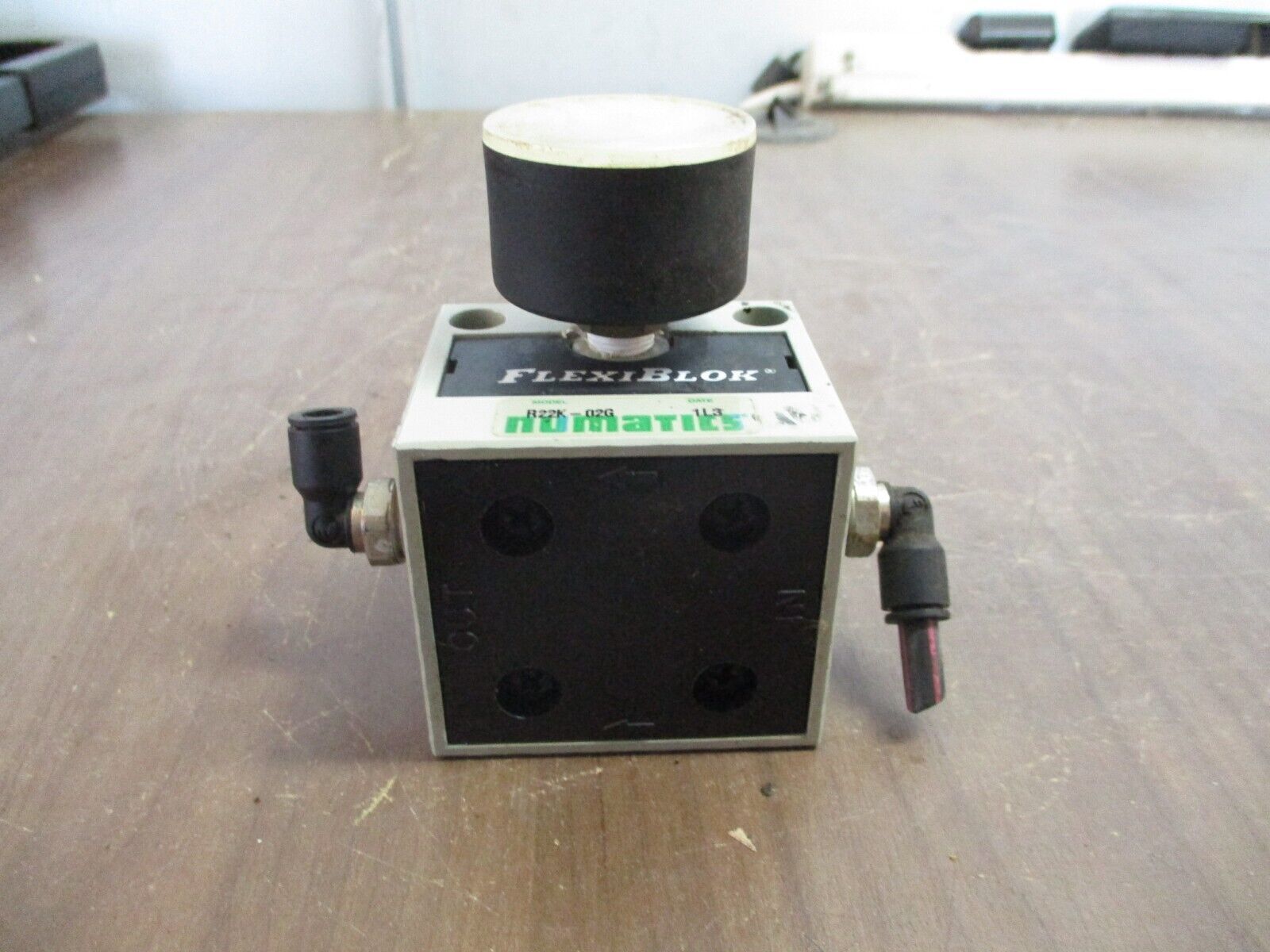 Numatics Flexiblok Pneumatic Regulator Valve R22K-02G Used