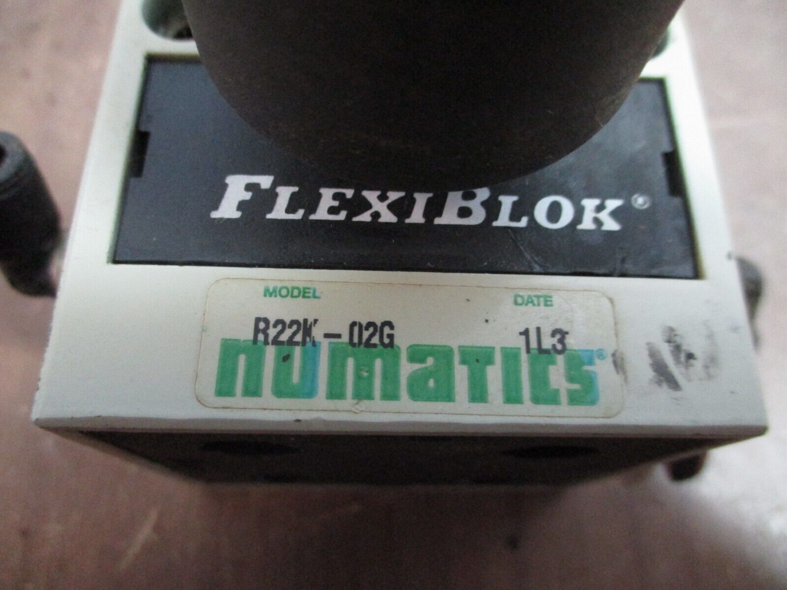 Numatics Flexiblok Pneumatic Regulator Valve R22K-02G Used