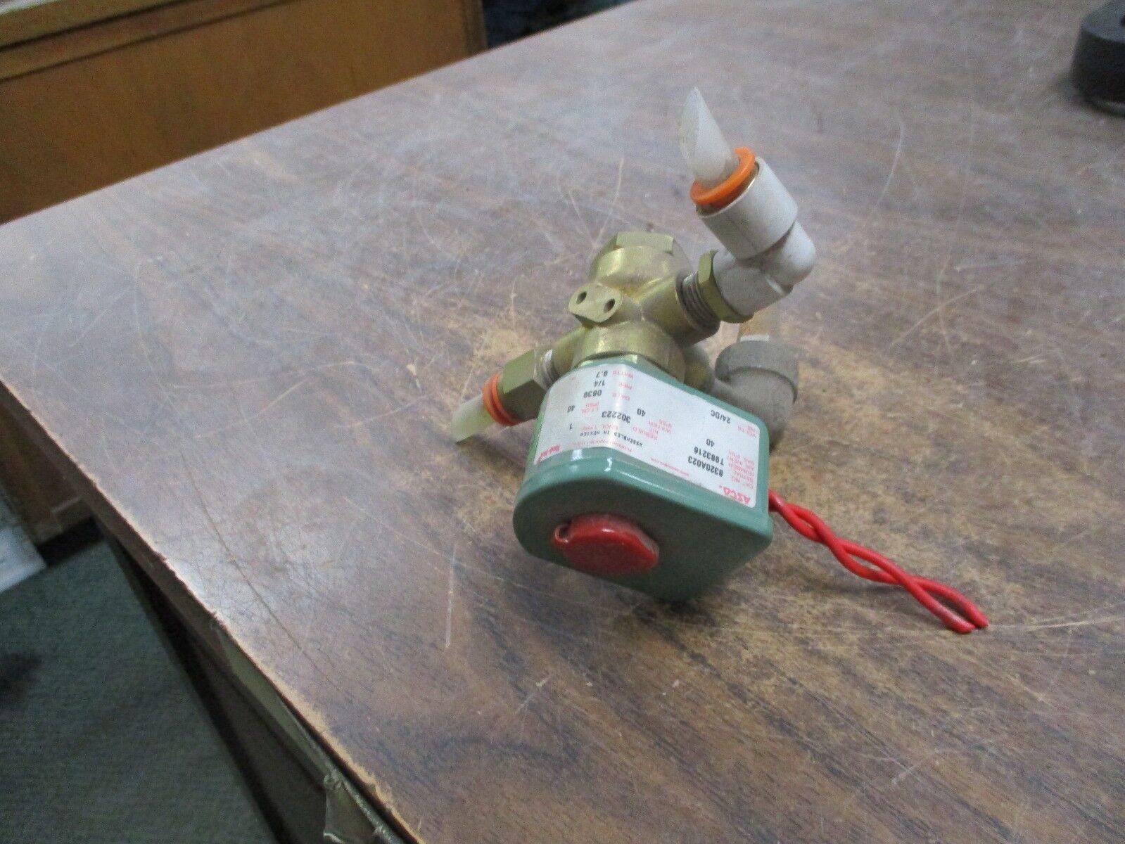 ASCO Red-Hat Solenoid Valve 8320A023 24VDC 40PSI Used