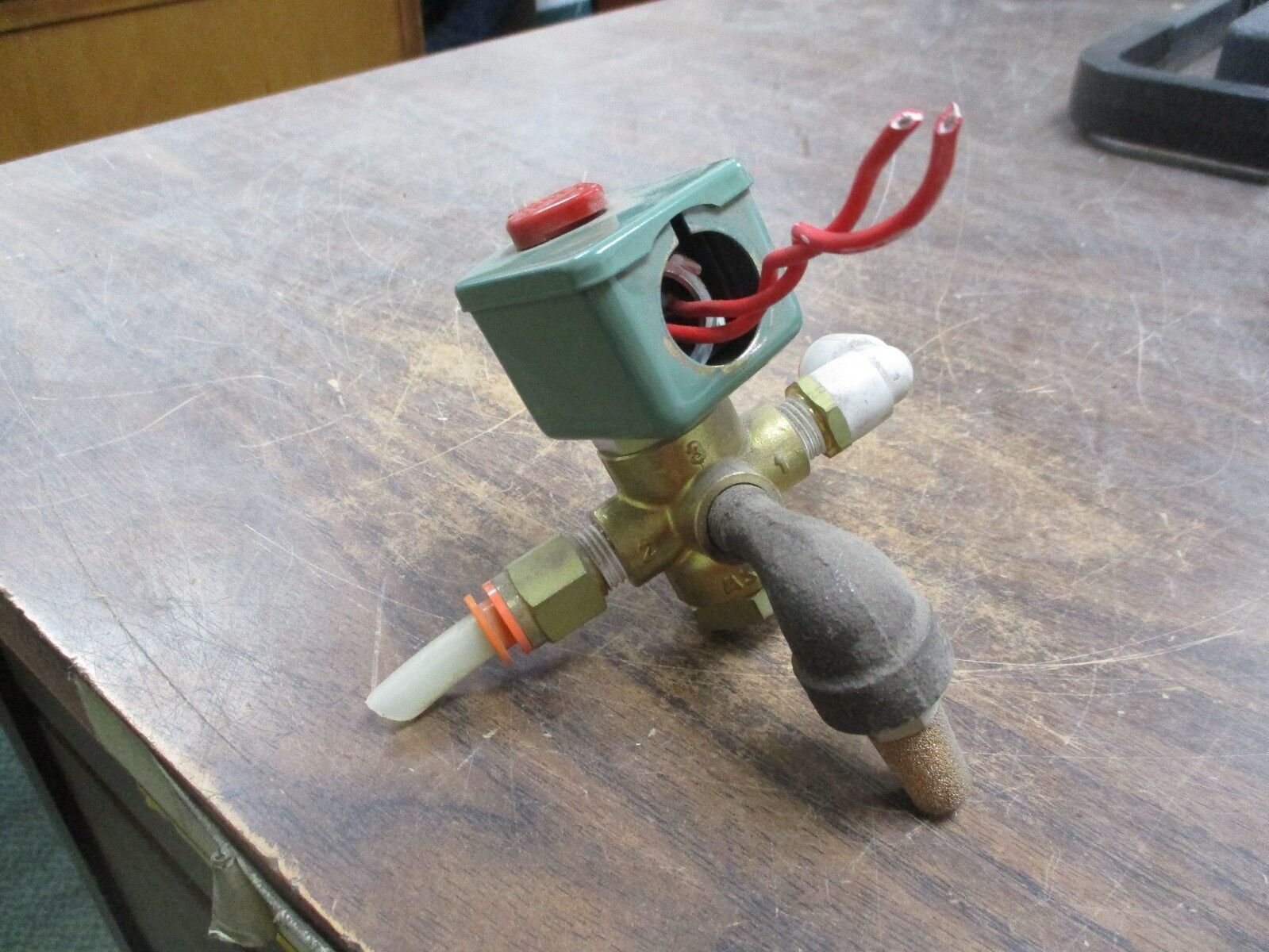 ASCO Red-Hat Solenoid Valve 8320A023 24VDC 40PSI Used