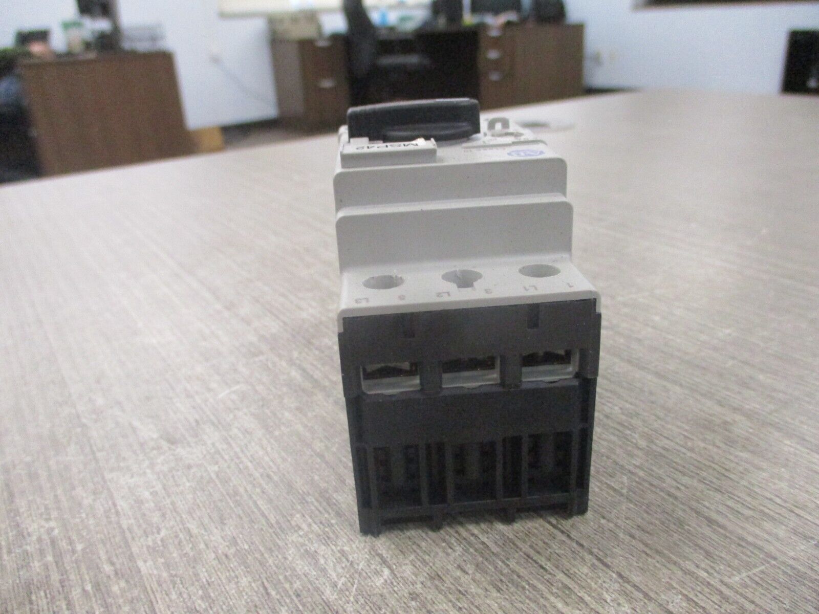 Allen-Bradley Manual Motor Protector 140M-C2E-B40 Ser. C Trip : 2.5-4.0A Used