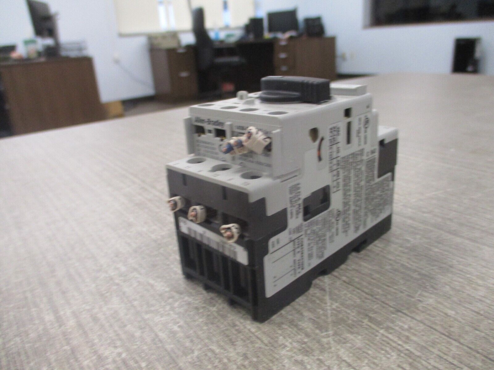 Allen-Bradley Manual Motor Protector 140M-C2E-B40 Ser. C Trip : 2.5-4.0A Used