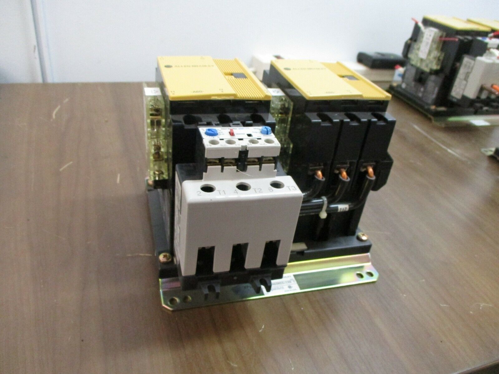 Allen-Bradley Reversing Starter 104-A60ND3-19B Ser. C 120V Coil Trip: 23-75A