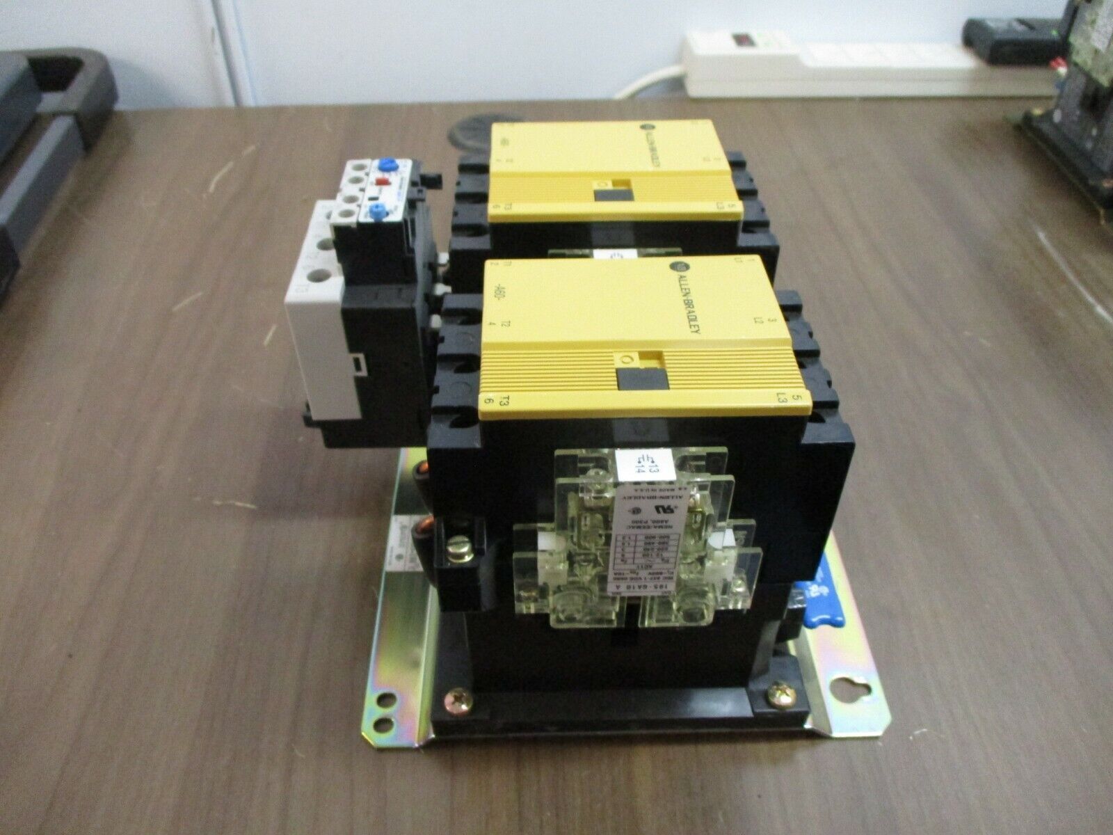 Allen-Bradley Reversing Starter 104-A60ND3-19B Ser. C 120V Coil Trip: 23-75A