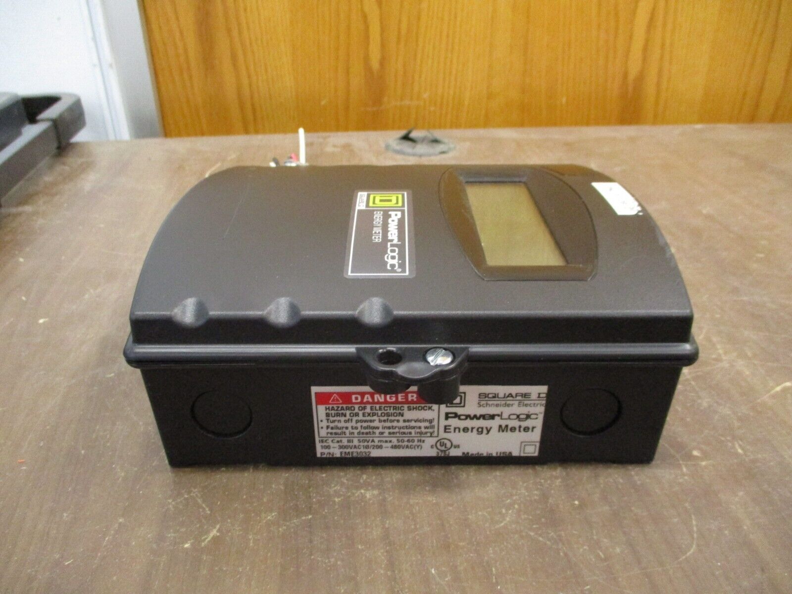 Square D PowerLogic Energy Meter EME3032 50VA 50-60Hz 100-300VAC 1Ph Used