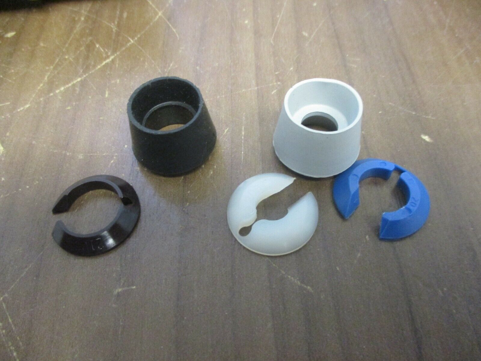 Hubbell Watertight Connector HBL25W47 15A 125V NEMA L5-15R New Surplus