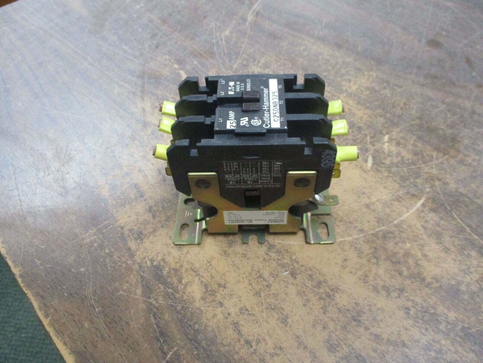 Cutler-Hammer Contactor C25DNB325 24V Coil 25A 575V Used