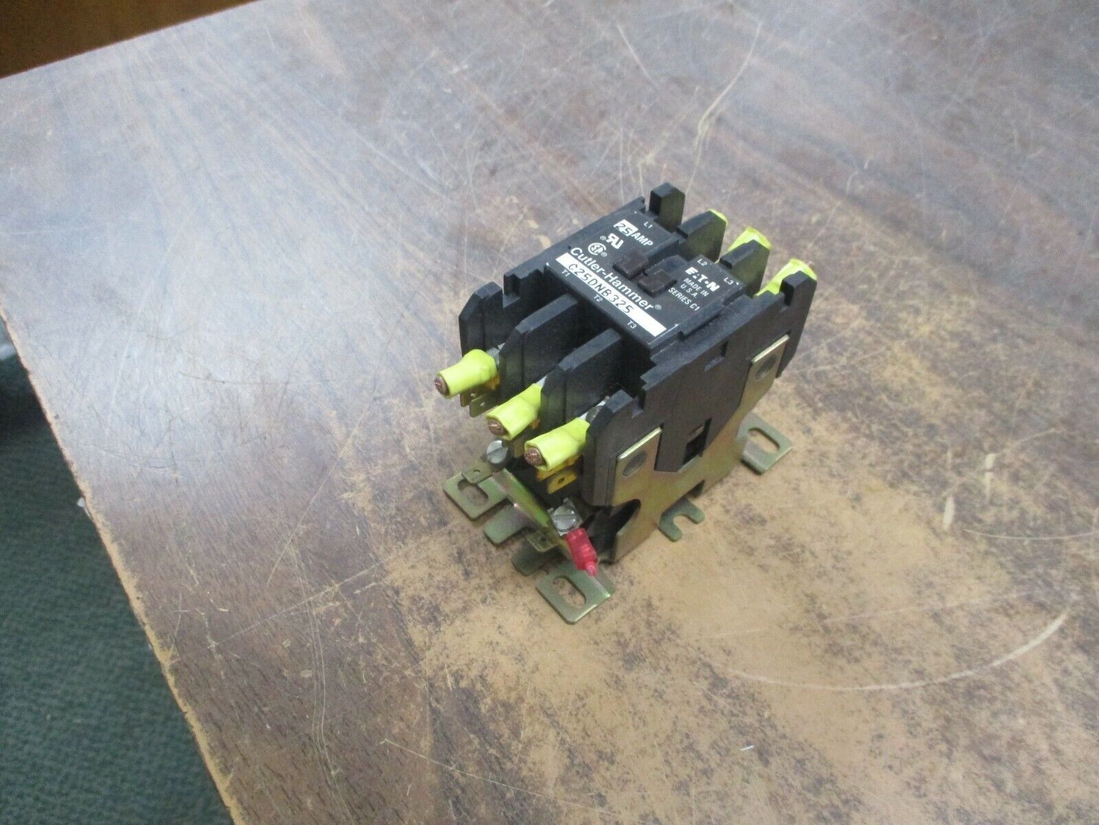 Cutler-Hammer Contactor C25DNB325 24V Coil 25A 575V Used