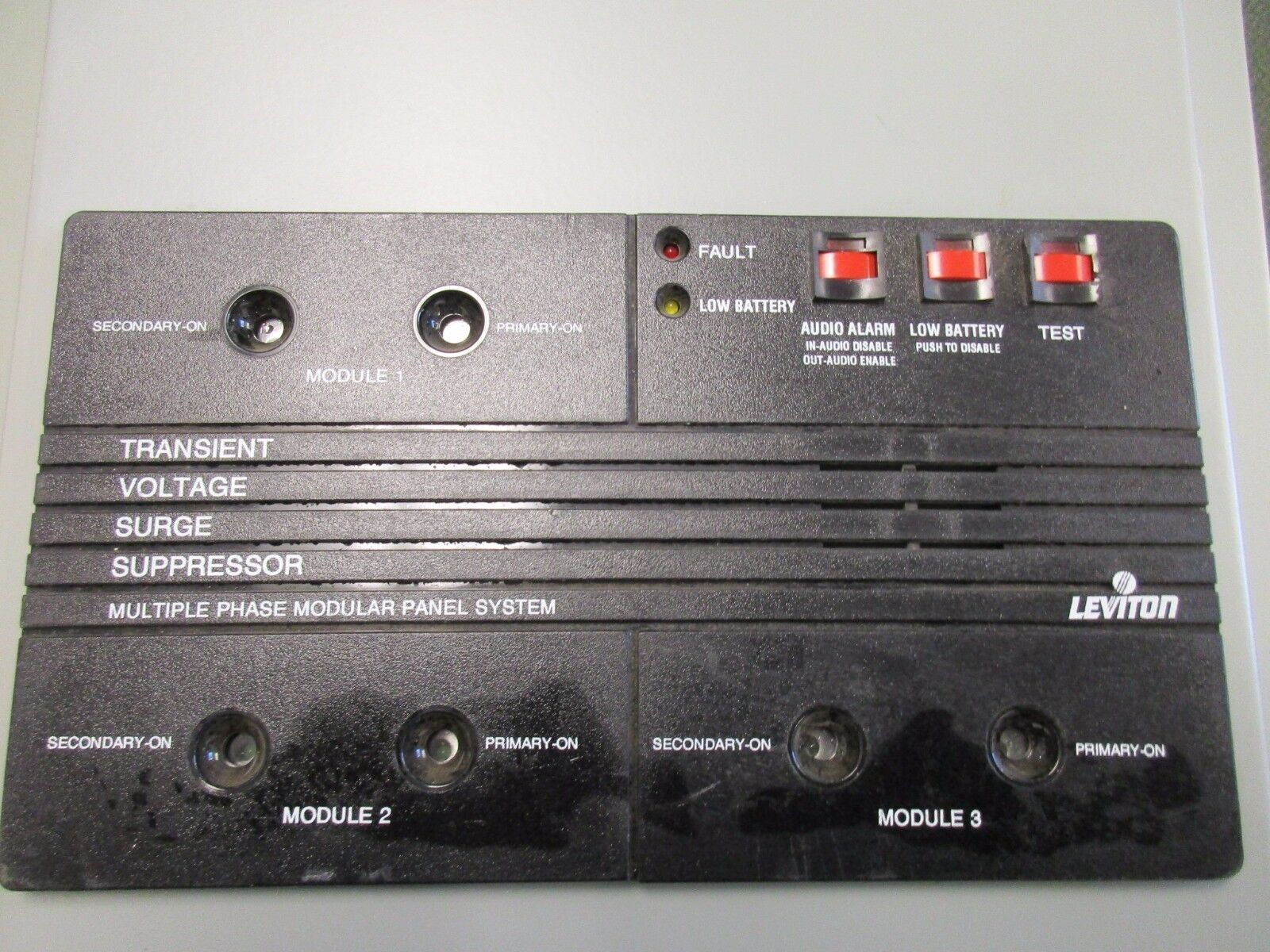 Leviton Surge Suppressor 57120-M3 120/208V 50/60Hz 3Ph Rating: 500VPk L-N Used