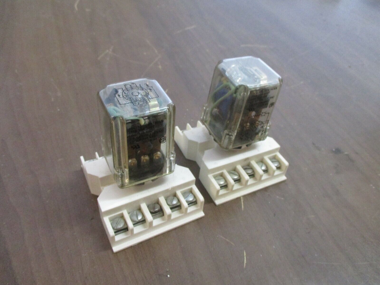 Deltrol Controls Relay 105A 10A 3PDT 120V Coil w/ Base *Lot of 2* Used