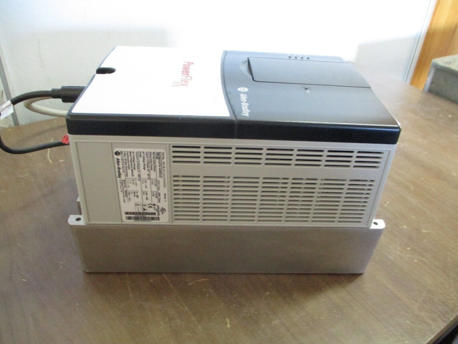 Allen-Bradley PowerFlex 70 AC Drive 20A D 011 A 0 AYNANC0 7.5HP 3Ph Used