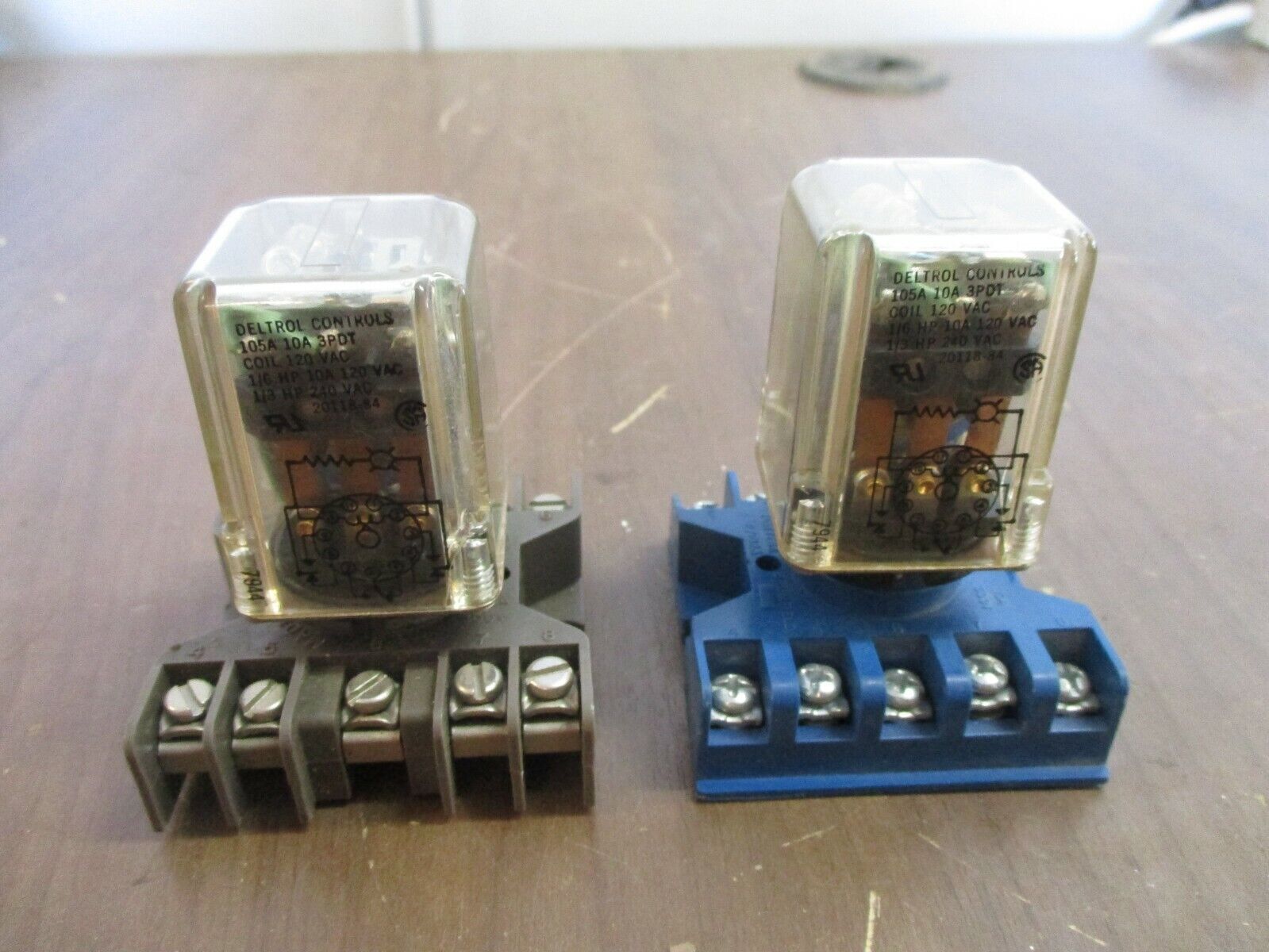 Deltrol Controls Relay 105A 10A 3PDT 120V Coil w/ Base *Lot of 2* Used