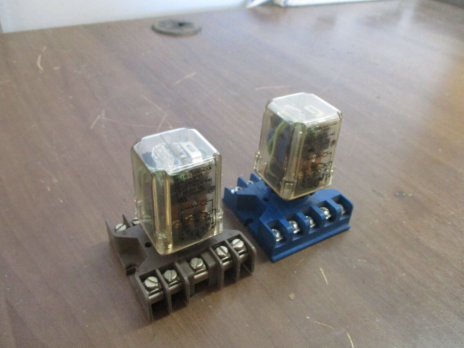 Deltrol Controls Relay 105A 10A 3PDT 120V Coil w/ Base *Lot of 2* Used