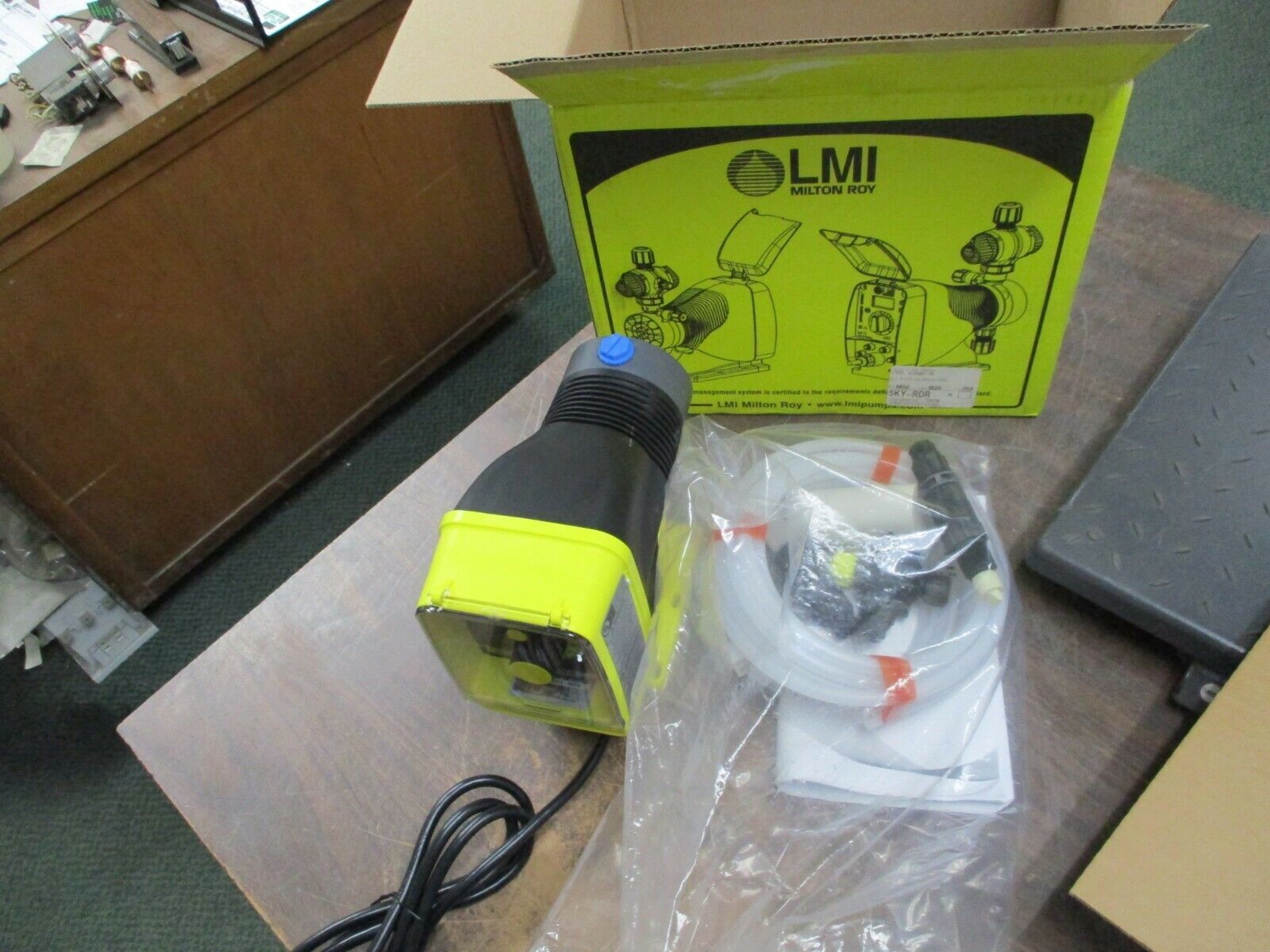 LMI Milton Roy Metering Pump AA151-92S 1Gal/Hr. Sulfuric Use 110PSI New Surplus