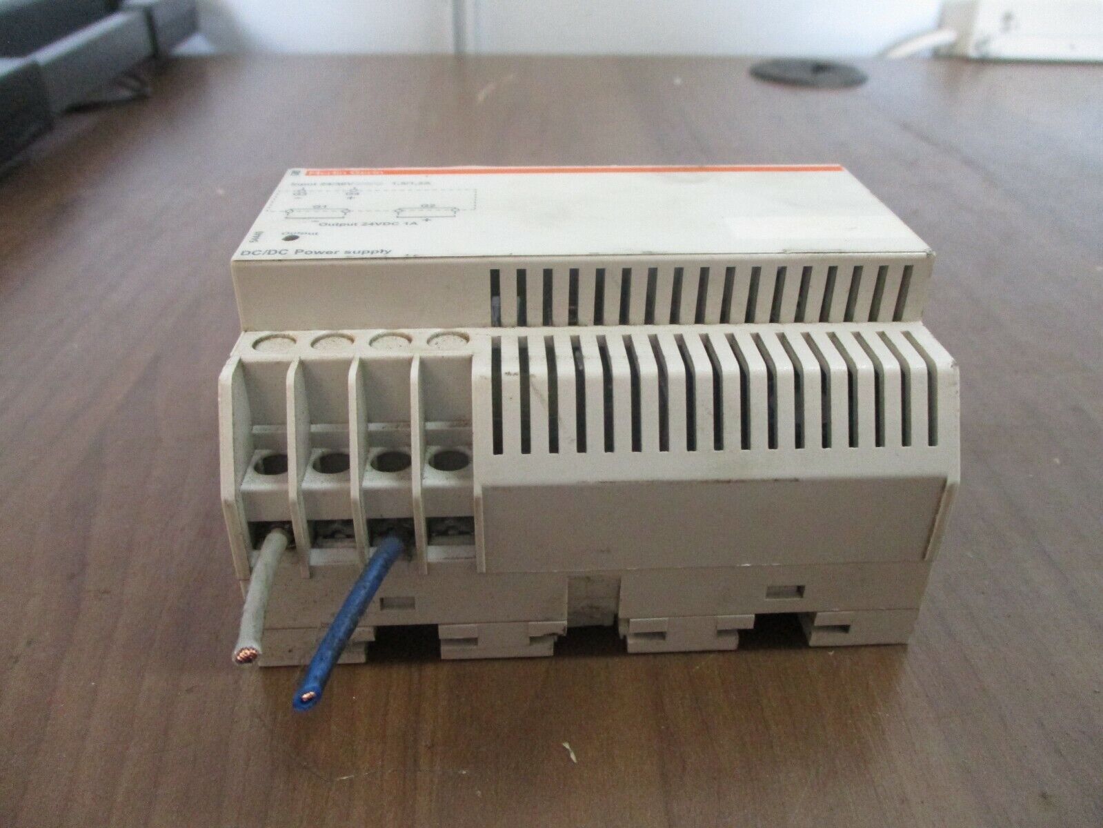 Merlin Gerin Power Supply 54440 Input: 24/30VDC 1.5/1.2A Output: 24VDC 1A Used