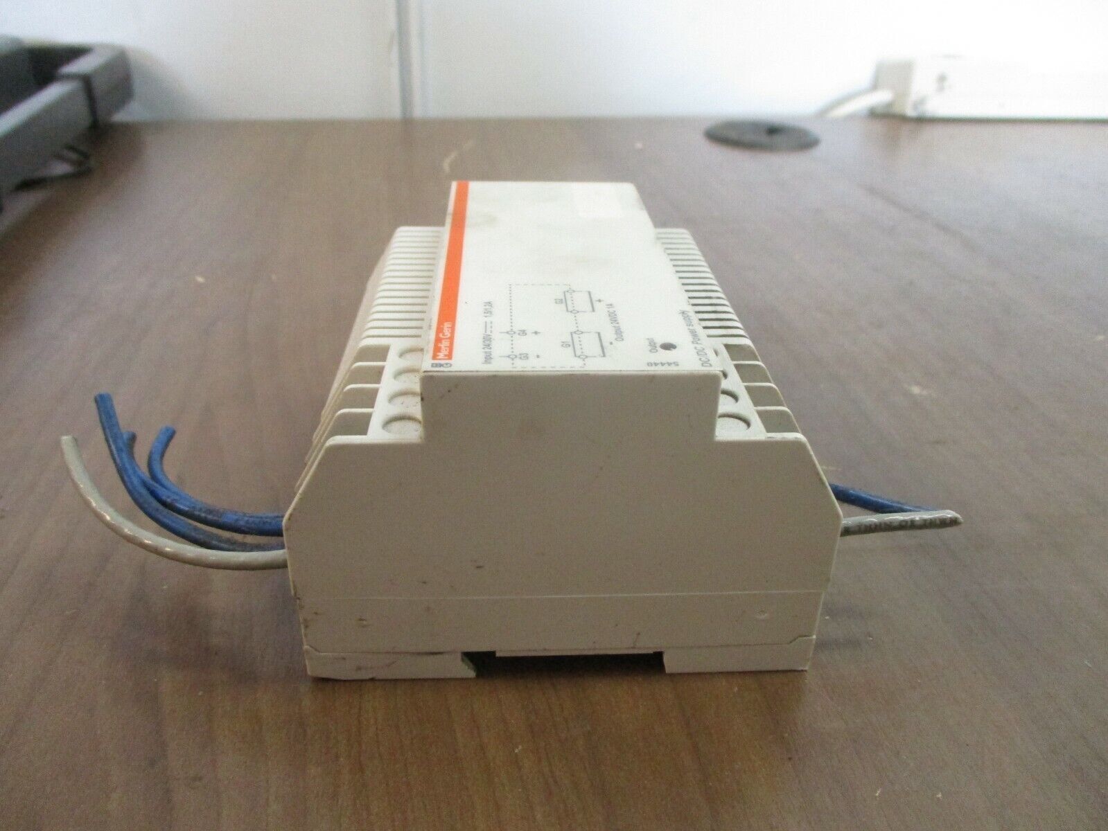 Merlin Gerin Power Supply 54440 Input: 24/30VDC 1.5/1.2A Output: 24VDC 1A Used