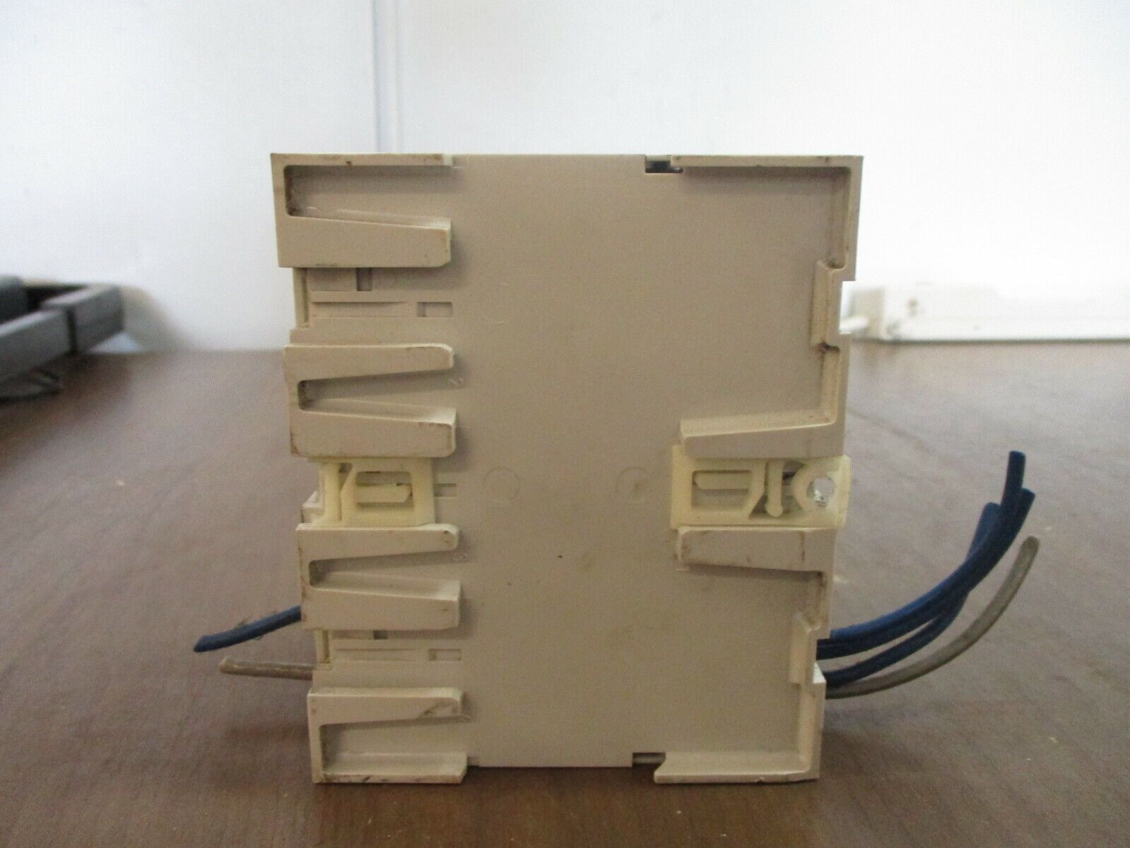 Merlin Gerin Power Supply 54440 Input: 24/30VDC 1.5/1.2A Output: 24VDC 1A Used