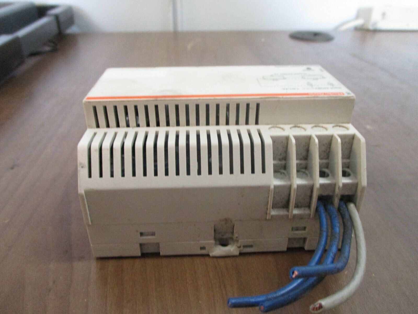 Merlin Gerin Power Supply 54440 Input: 24/30VDC 1.5/1.2A Output: 24VDC 1A Used