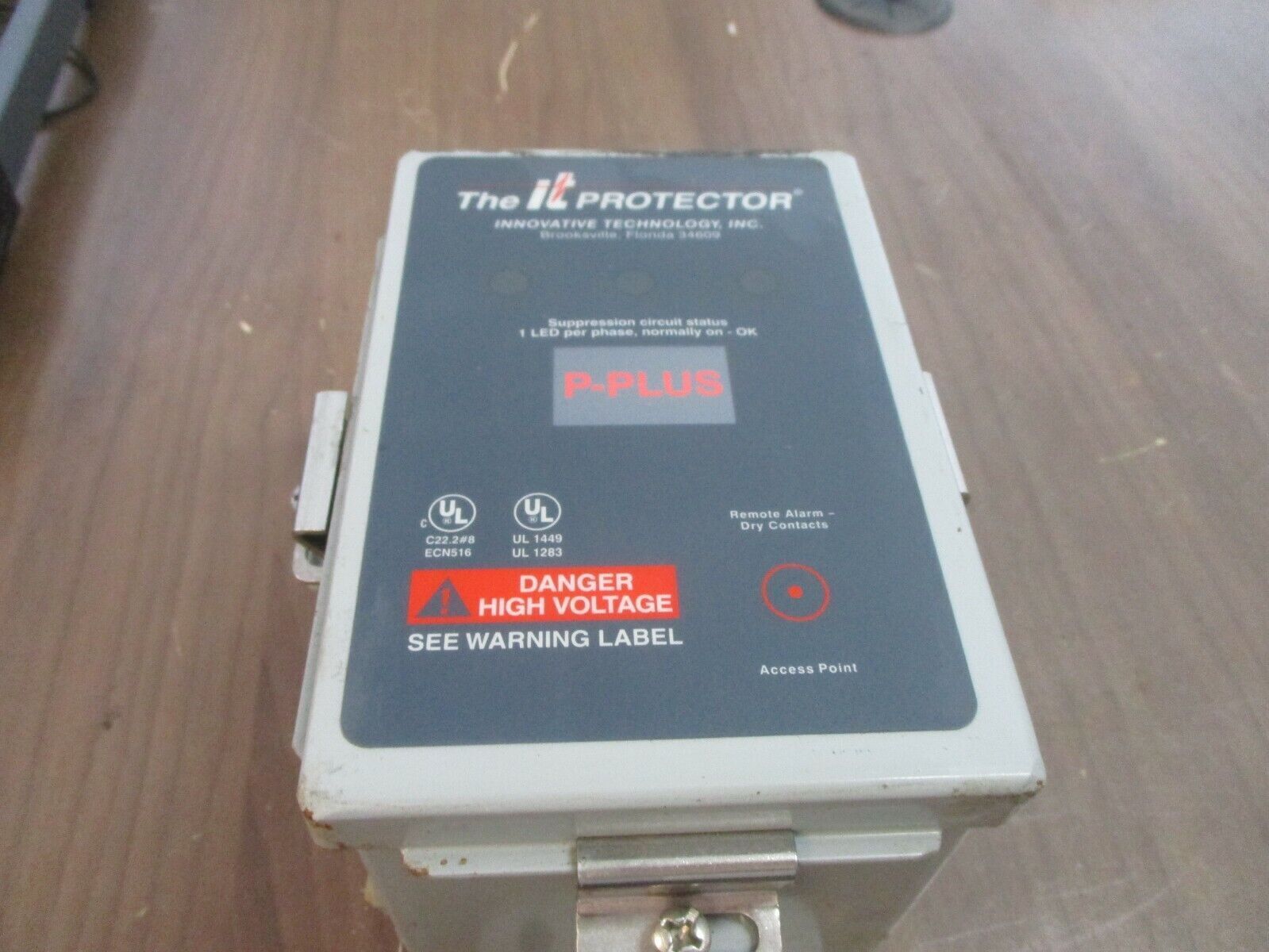 Innovative Technology The IT Protector P-Plus Surge Suppressor P-3Y 120/208A+C