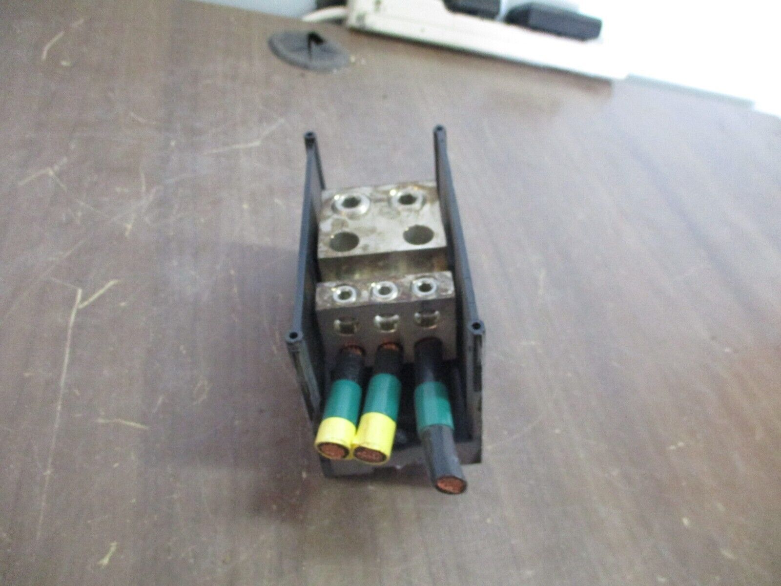 Ferraz Shawmut Power Distribution Block 69131 Load (6): 2/0-#14 600V 1P Used