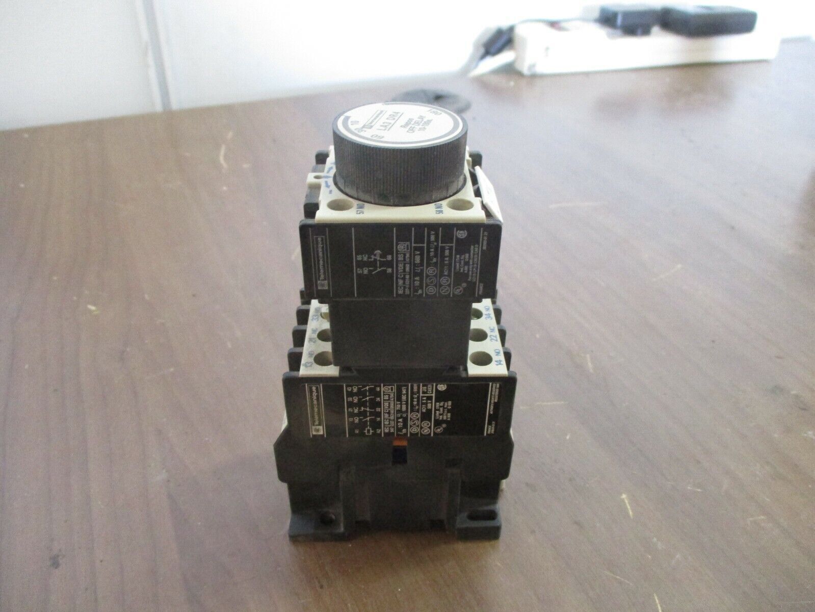 Telemecanique Time Delay Relay LA3 DR4 Off Delay: 10-180s 120V Coil 10A 600V