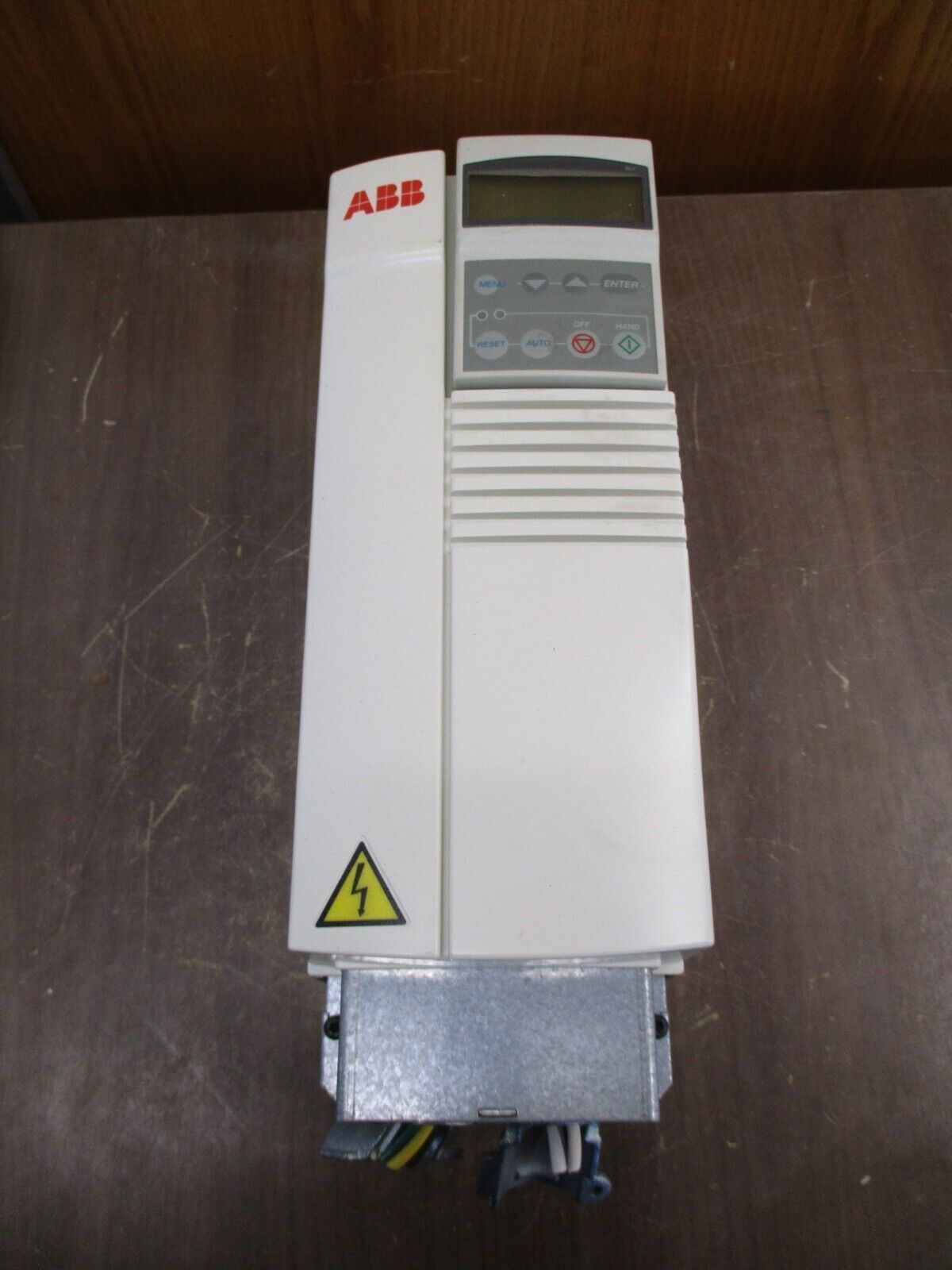 ABB ACH401 AC Drive ACH401600532 5HP 3Ph w/ Keypad *Broken Keypad Mounting Clip*