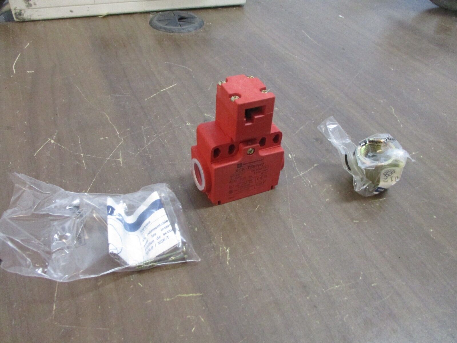 Telemecanique Limit Switch XCK T591H7 New Surplus
