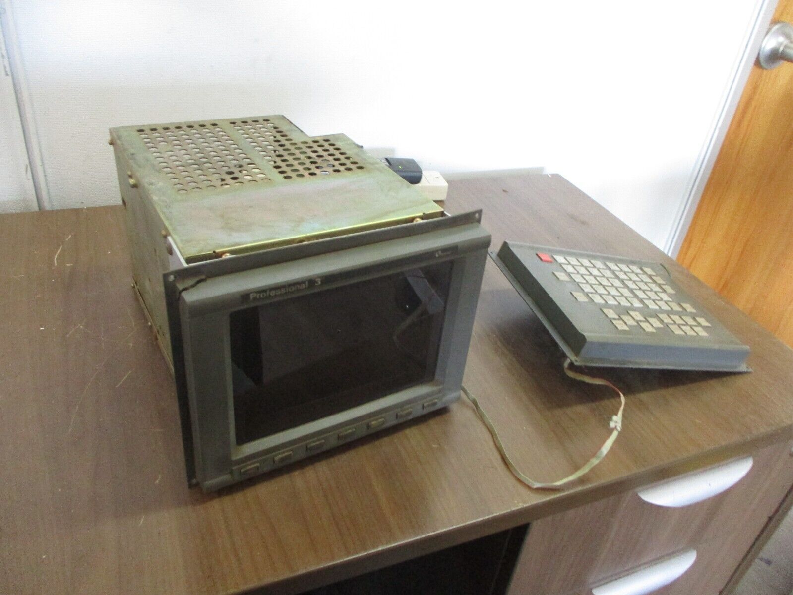 Makino / Fanuc Professional 3 Panel & MDI Unit A02B-0120-C122/MA Used