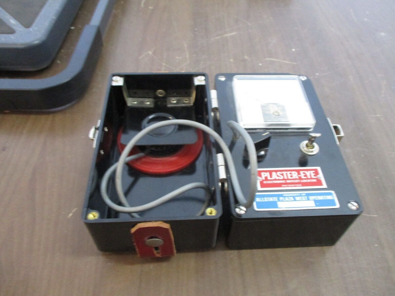 Jewell Electrical Plaster-Eye Electronic Outlet Locator 72T Used