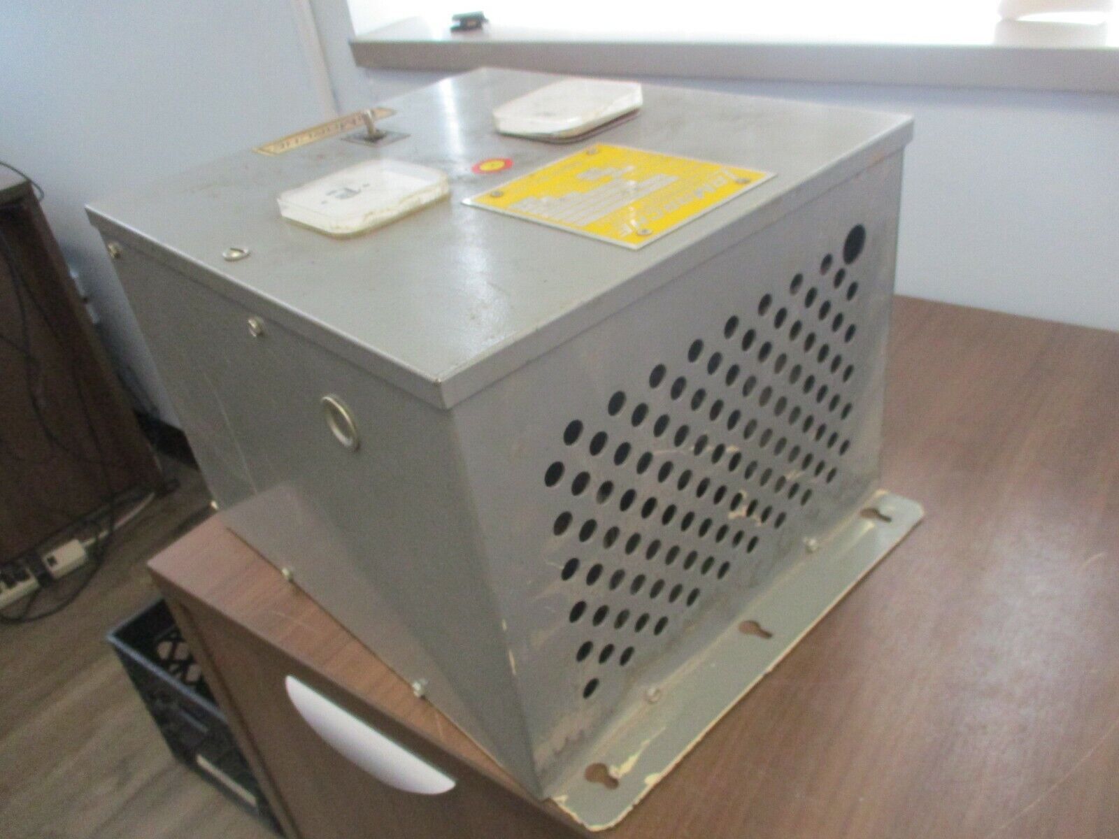 La Marche ConstaVolt Float Battery Charger A46-10-24V *Broken Volt Meter* Used