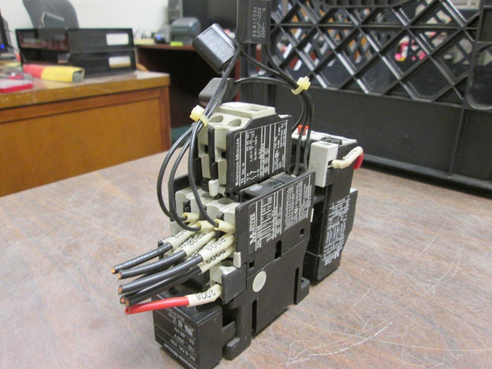 Klockner Moeller Contactor w/ Solid State Overload DIL00M / Z00-1 100/110Vc Used