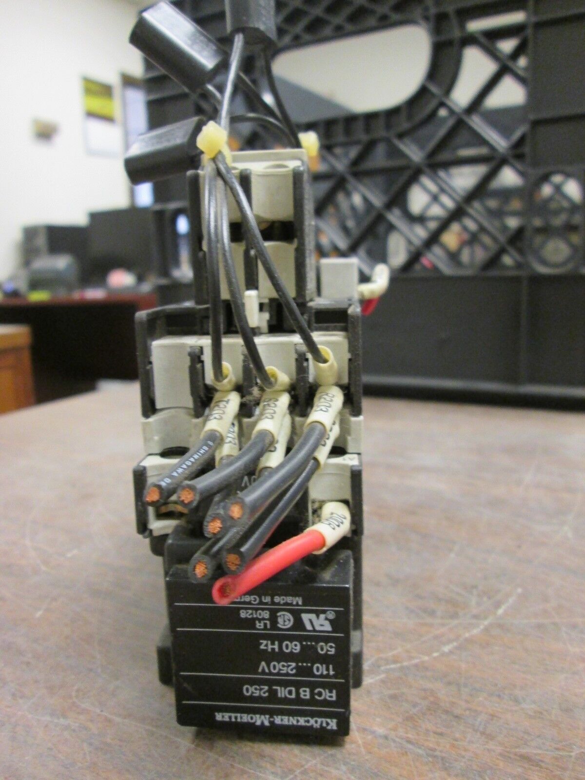 Klockner Moeller Contactor w/ Solid State Overload DIL00M / Z00-1 100/110Vc Used