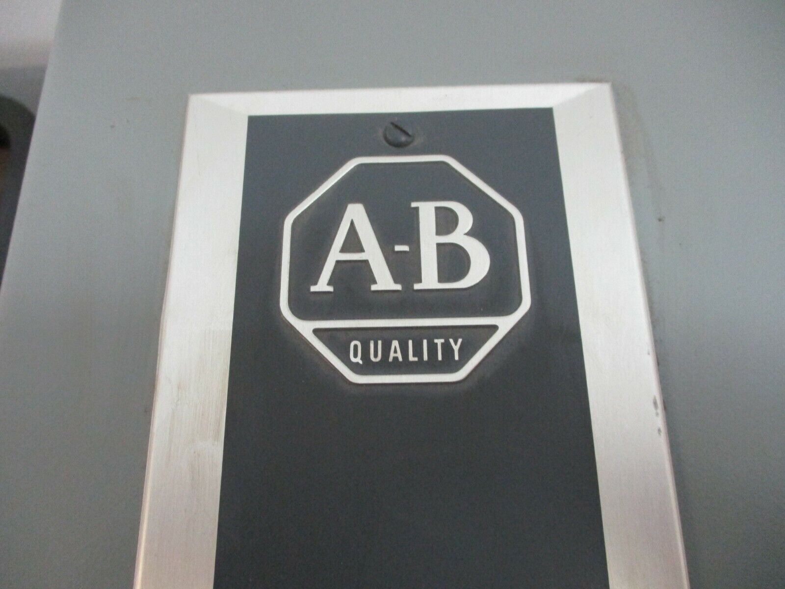 Enclosed Lighting Contactor 500L-EAD93 Ser.B 115-120V Coil 200A 600V Used