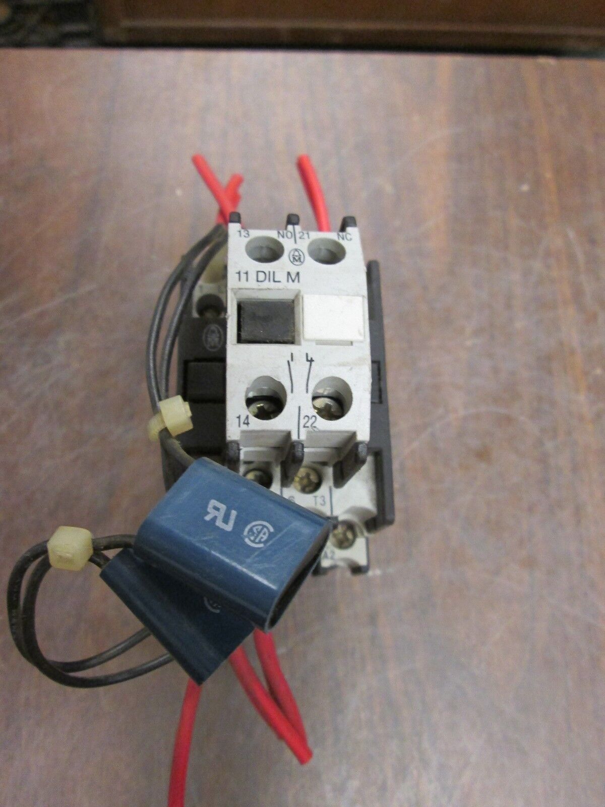 Klockner Moeller Contactor w Aux Contact Block DIL00M 11 DIL M 100/110Vcoil Used