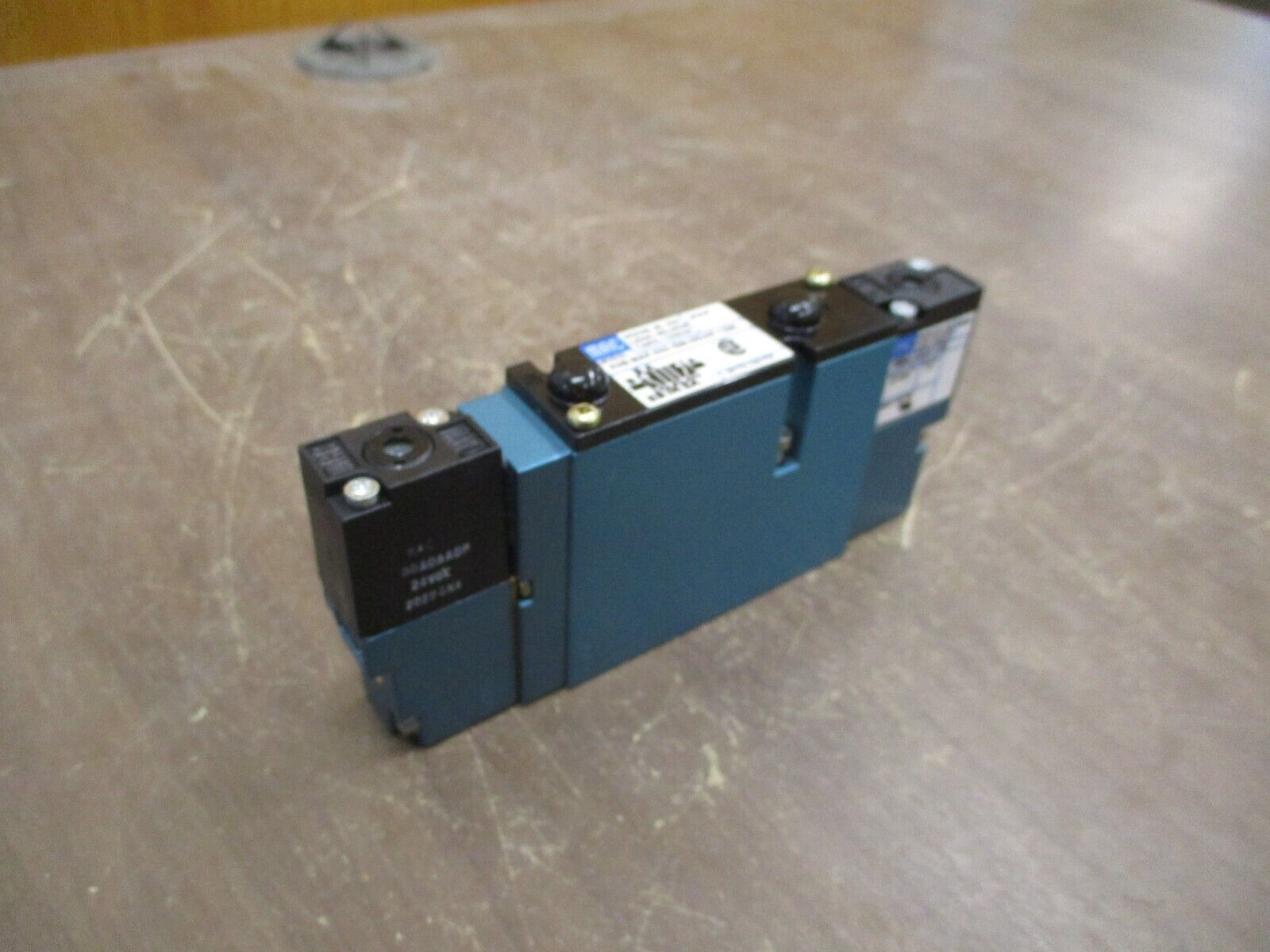 MAC Solenoid Valve 92B-BAF-000-DM-DDAP-1DM New Surplus
