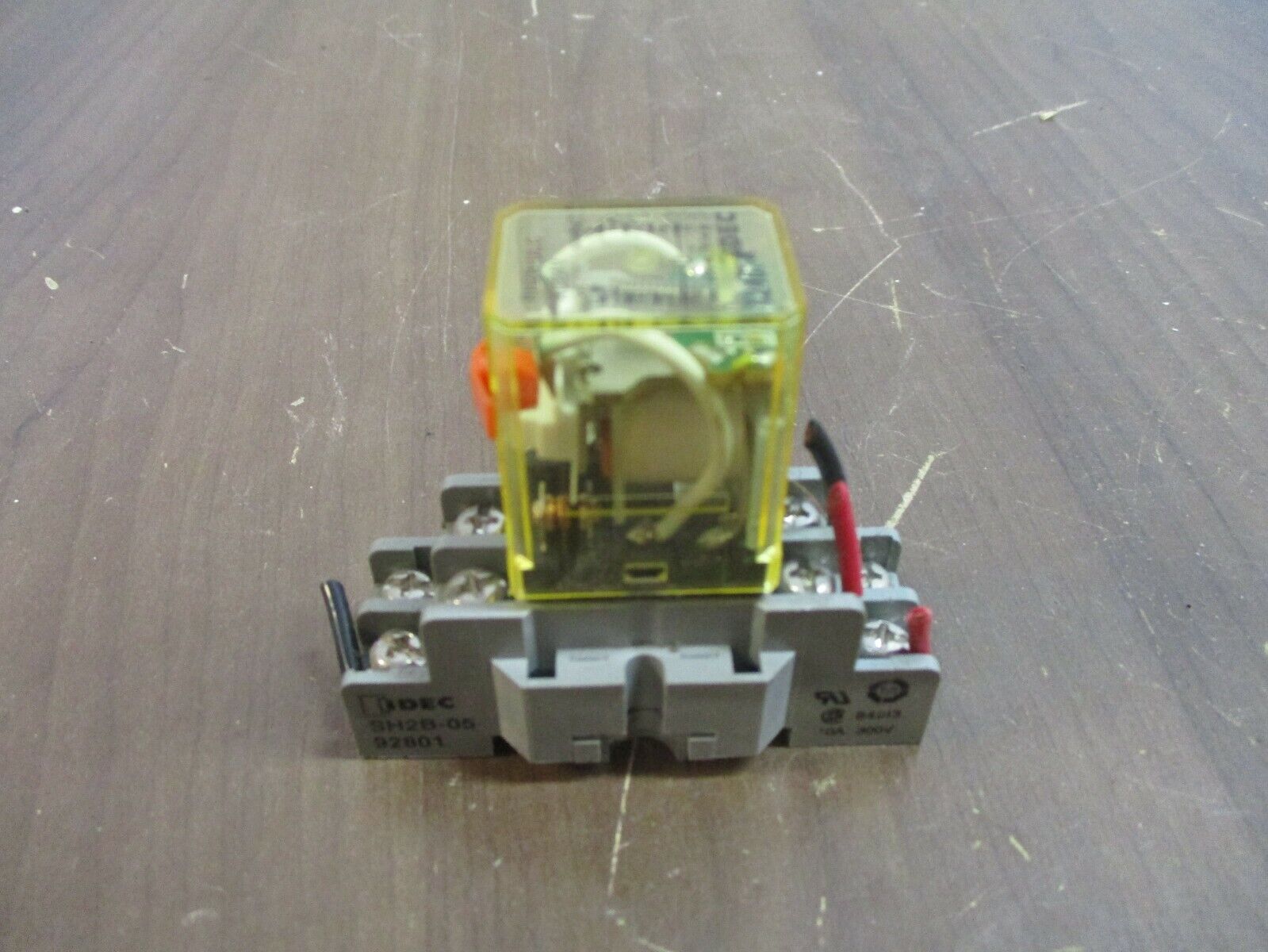 Idec Relay RH2B-ULC 24VAC *Lot of 4* Used