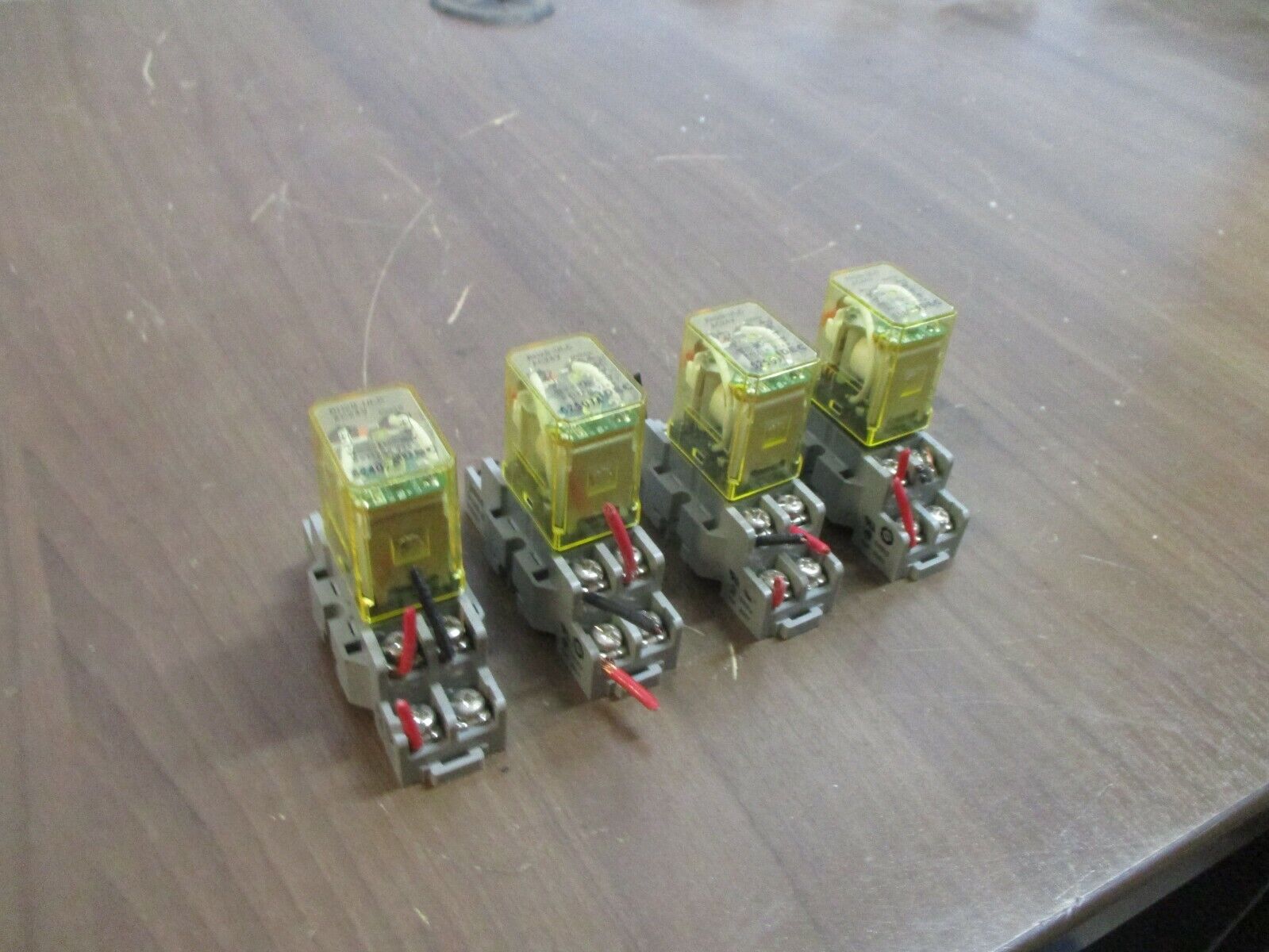 Idec Relay RH2B-ULC 24VAC *Lot of 4* Used