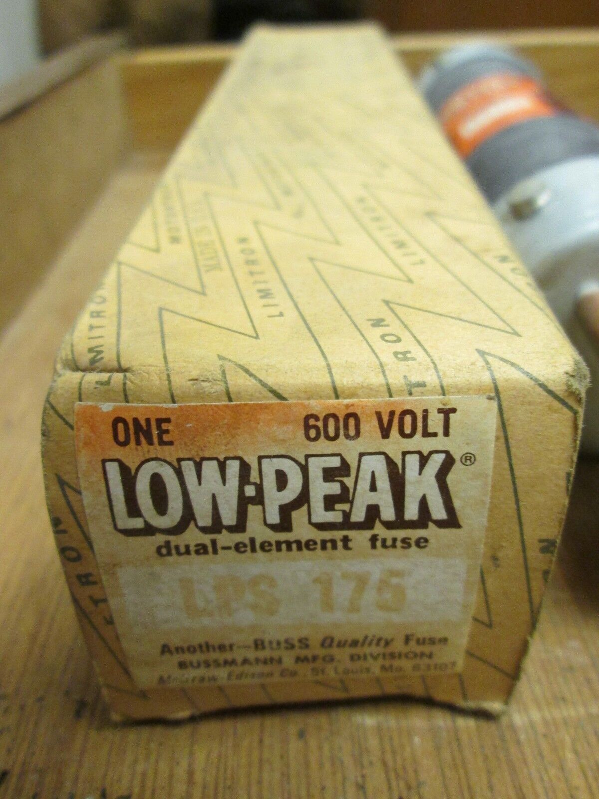 Bussmann Dual-Element Fuse LPS 175 600V 175A New Surplus