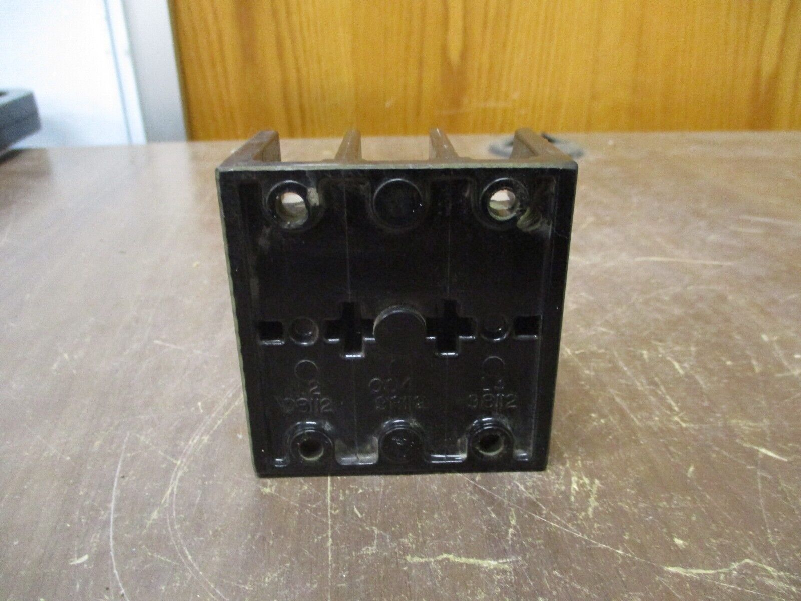 Allen-Bradley Power Distribution Block 1492-100X 175A 600V 3P *Chipped Corner*