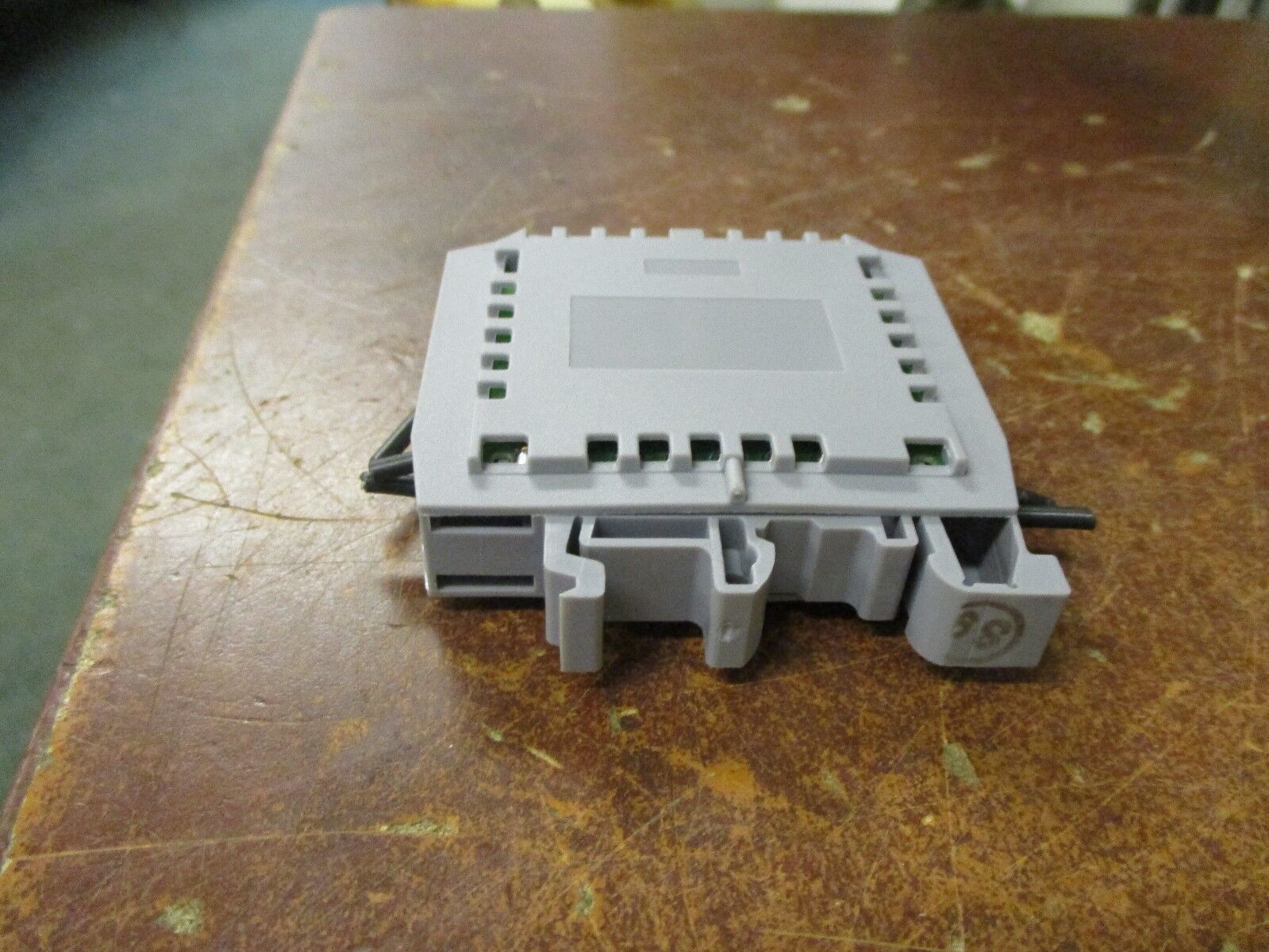 Entrelec Relay Module 10 121.12 24V AC/VDC Used