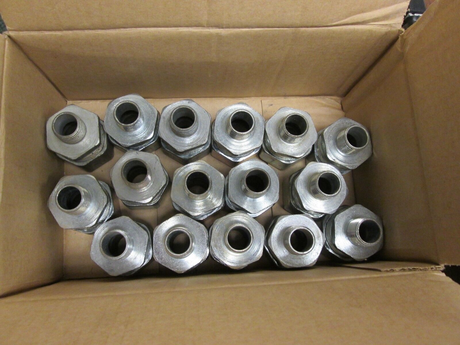 crouse-hinds straight body male threaded cable fitting size 1/2" lot of 16 new