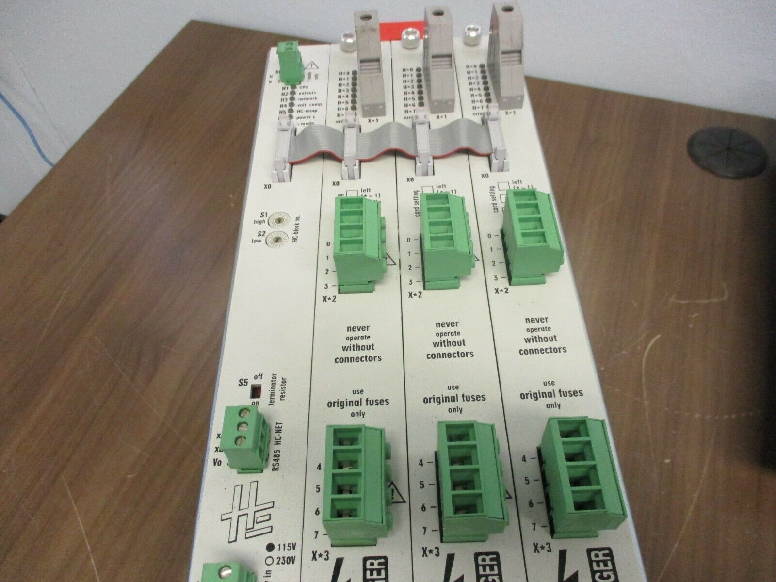 Hetronik PLC Rack w/ Power Supply & (3) Output Cards HC300-HN-480-115 Used