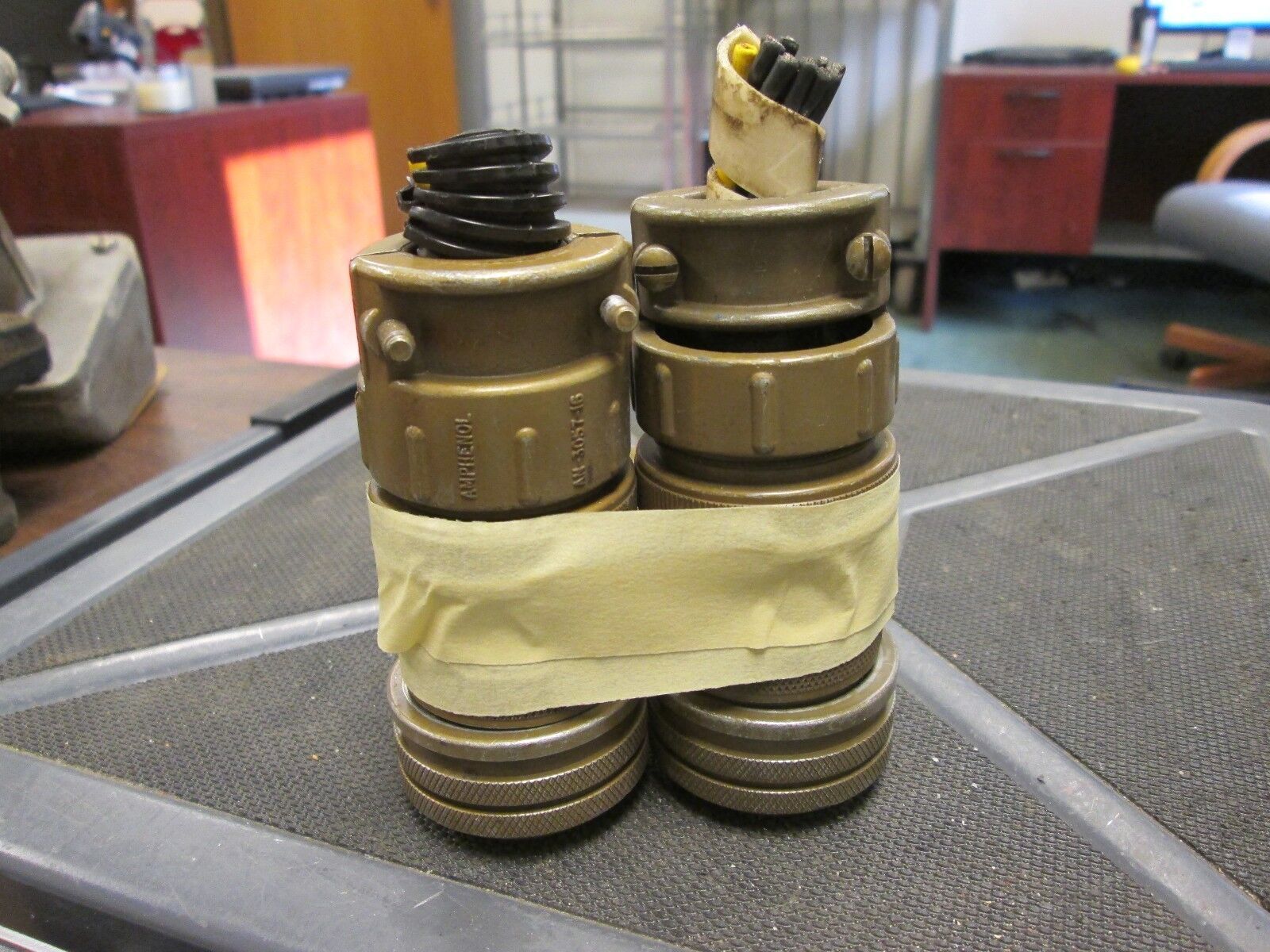 Amphenol Connector AN-3057-16 16-Pin *Lot of 2* Used