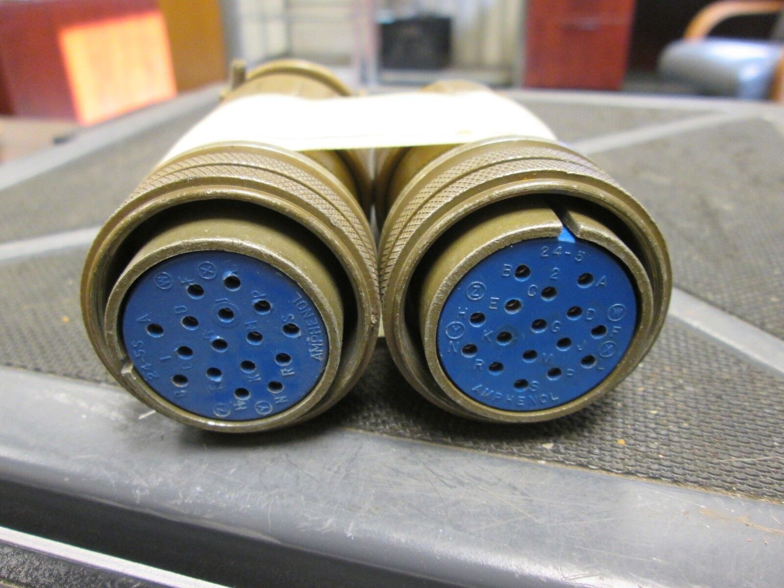 Amphenol Connector AN-3057-16 16-Pin *Lot of 2* Used