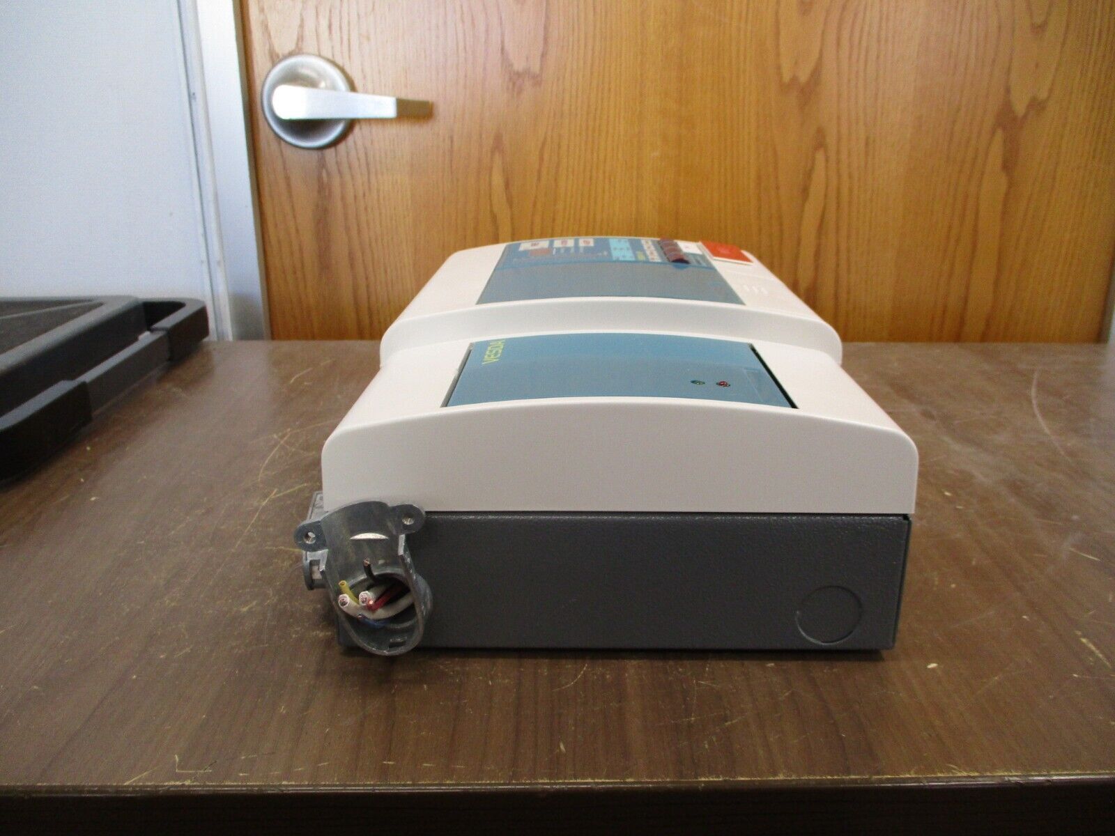 Xtralis Vesda VLP Aspirating Smoke Detector VLP-400 18-30VDC w/ Keypad Used