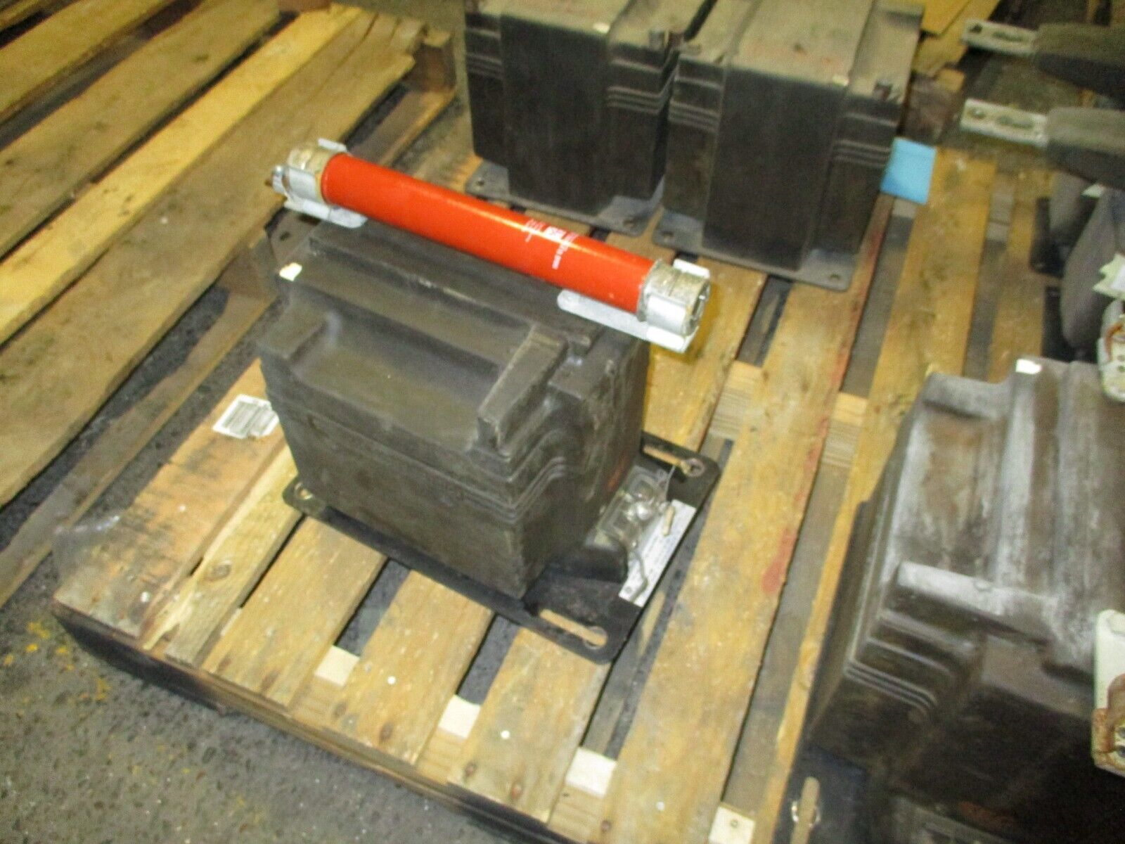 GE Type JVM-5 Voltage Transformer 845X95 1500VA Pri: 7620V Ratio 63.5:1 60Hz