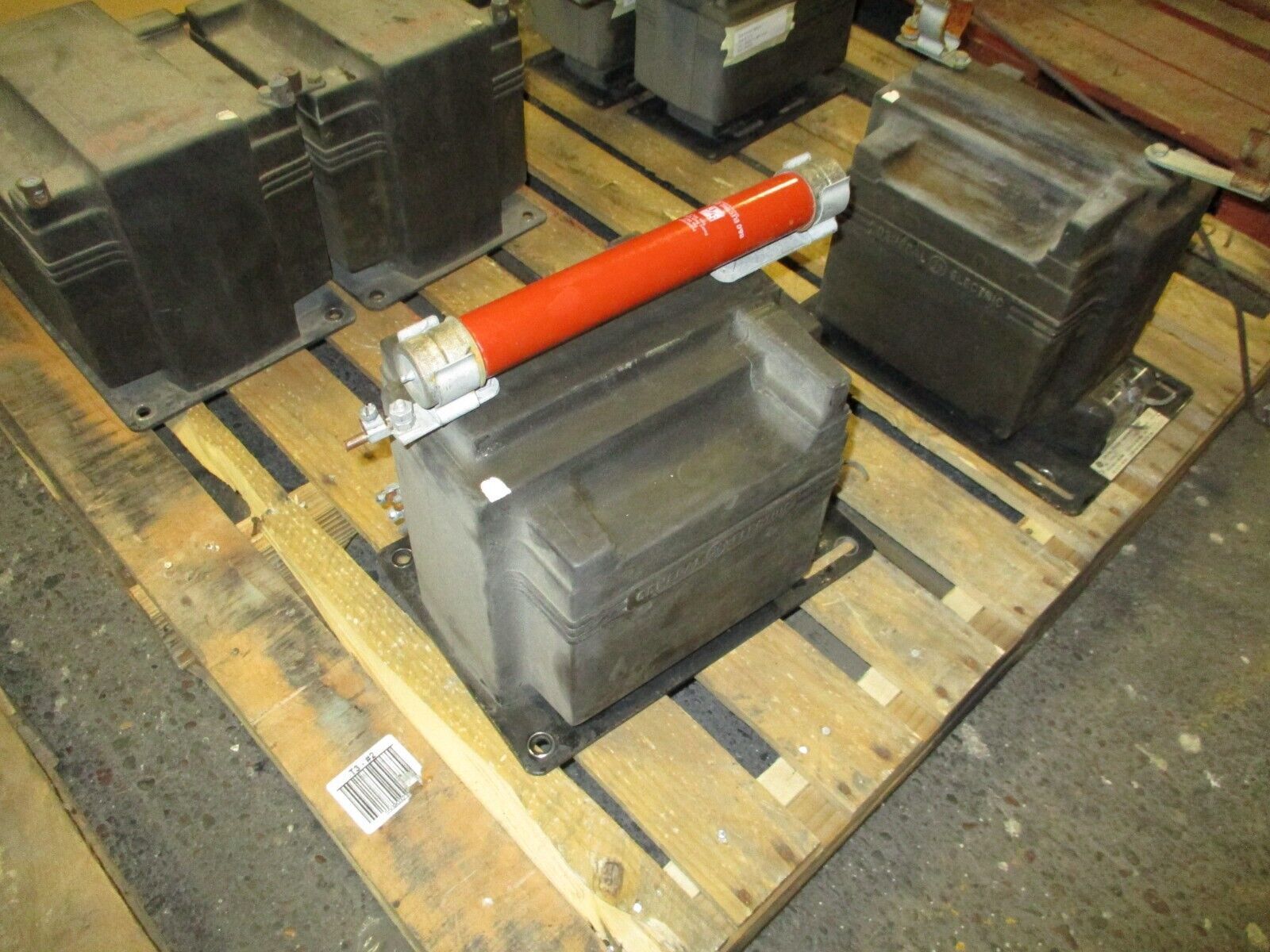 GE Type JVM-5 Voltage Transformer 845X95 1500VA Pri: 7620V Ratio 63.5:1 60Hz